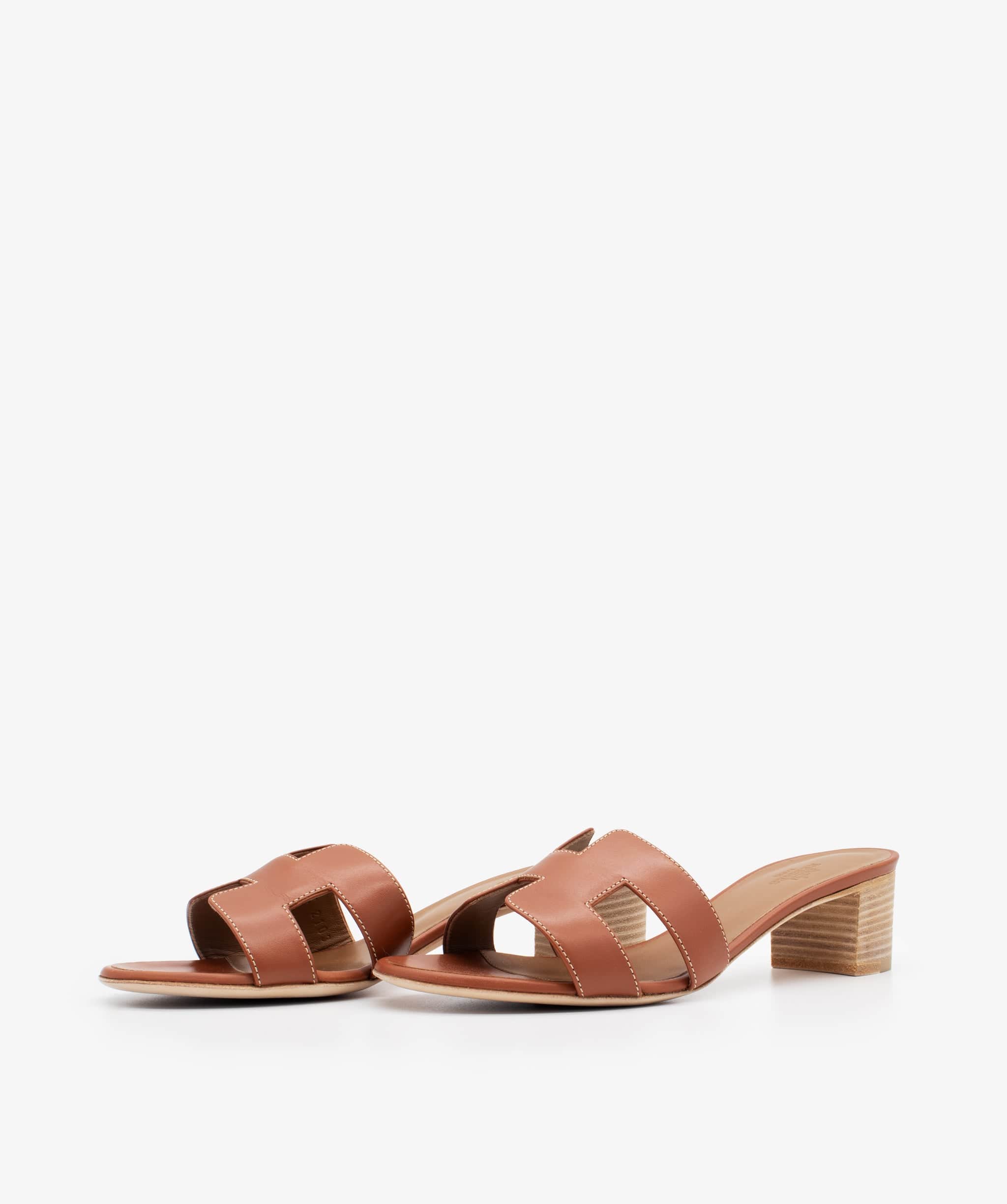 Hermès Oasis Sandals, Gold, Size 37.5 - 01DUB100