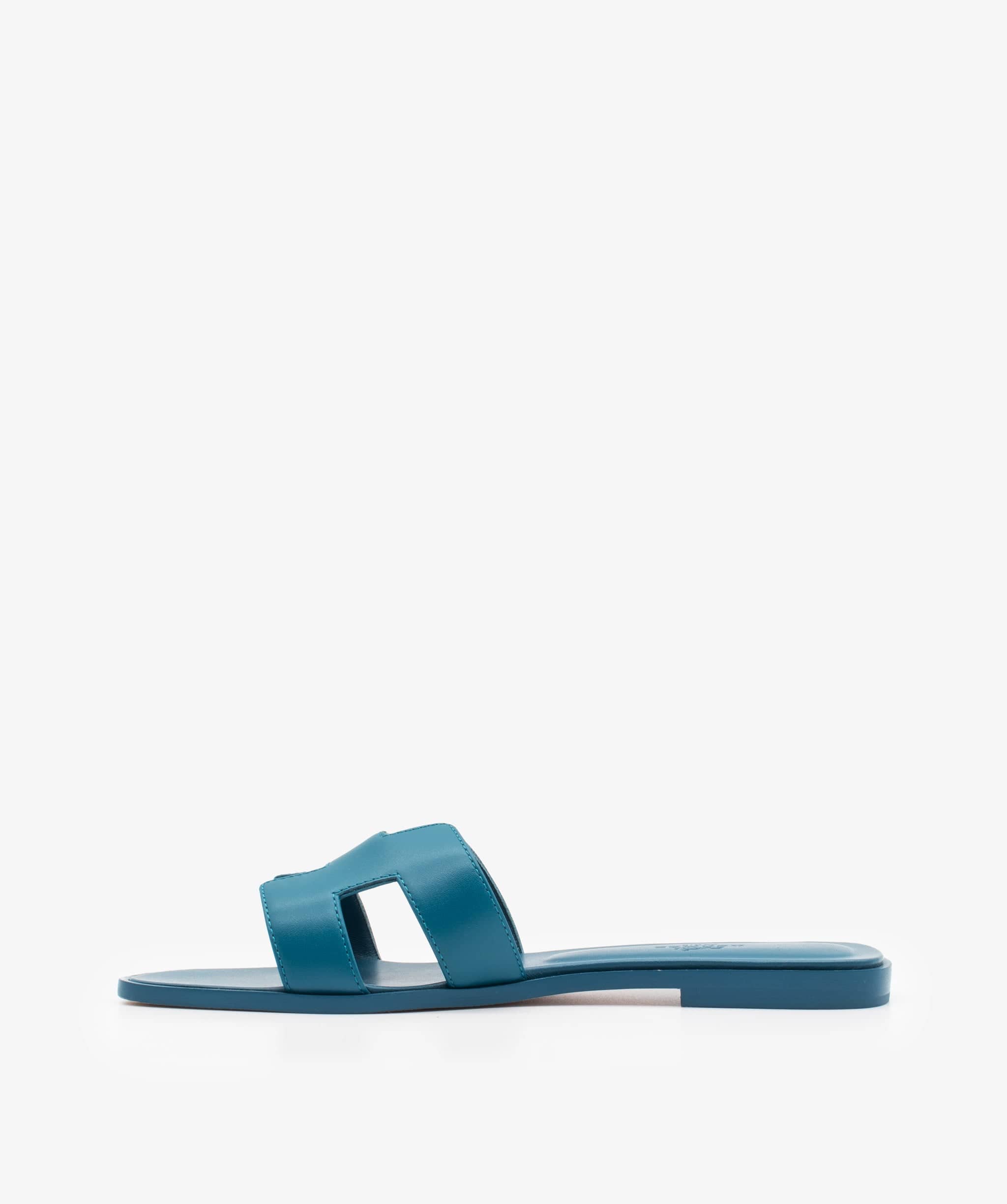 Hermès Oran Sandals, Blue Velvet, 38.5 - 01DUB101