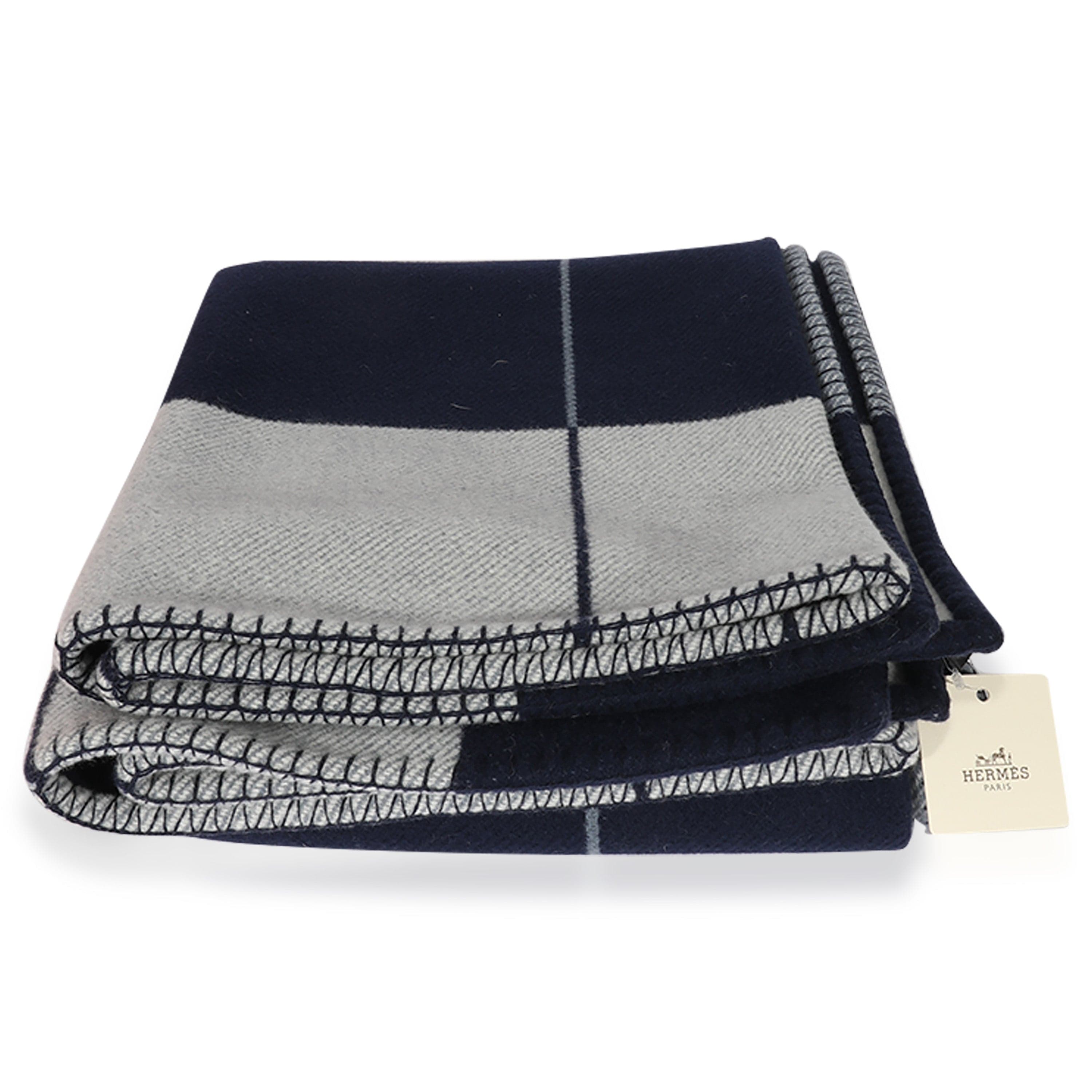 Hermès Hermès Ecru Caban Blue Avalon III Throw Blanket