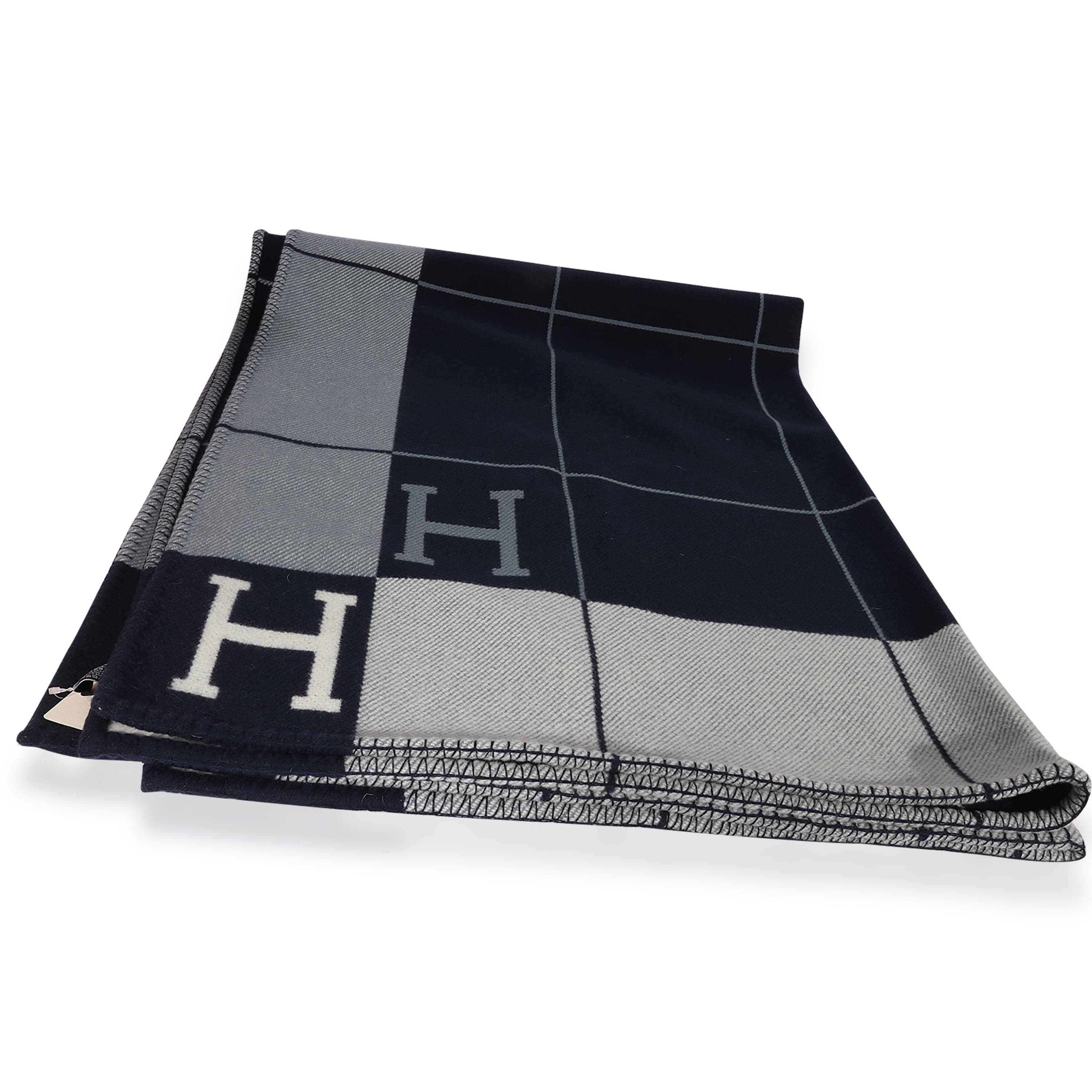 Hermès Hermès Ecru Caban Blue Avalon III Throw Blanket