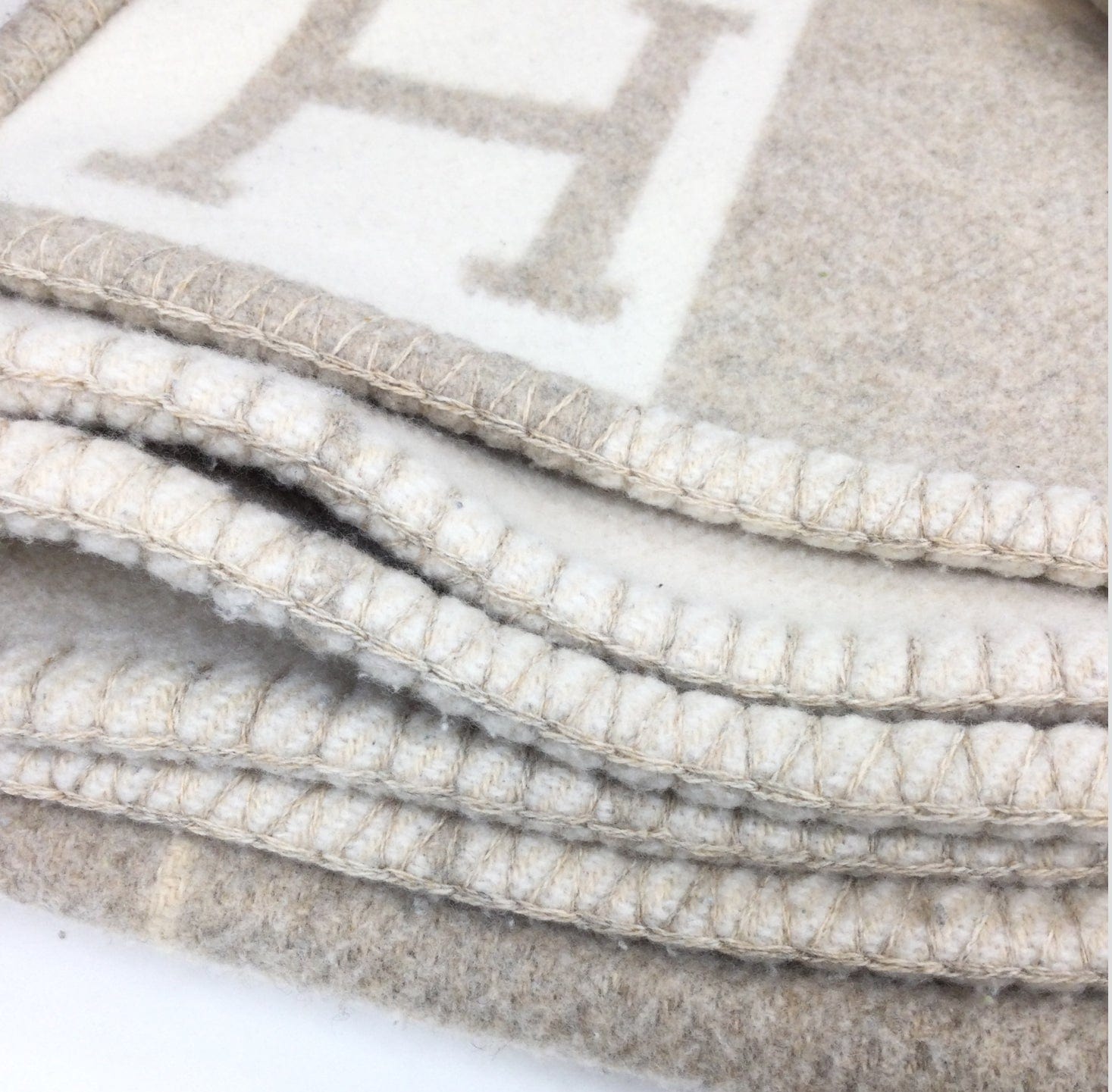 Hermès Hermes Avalon Blanket Beige Wool
 PXL2196