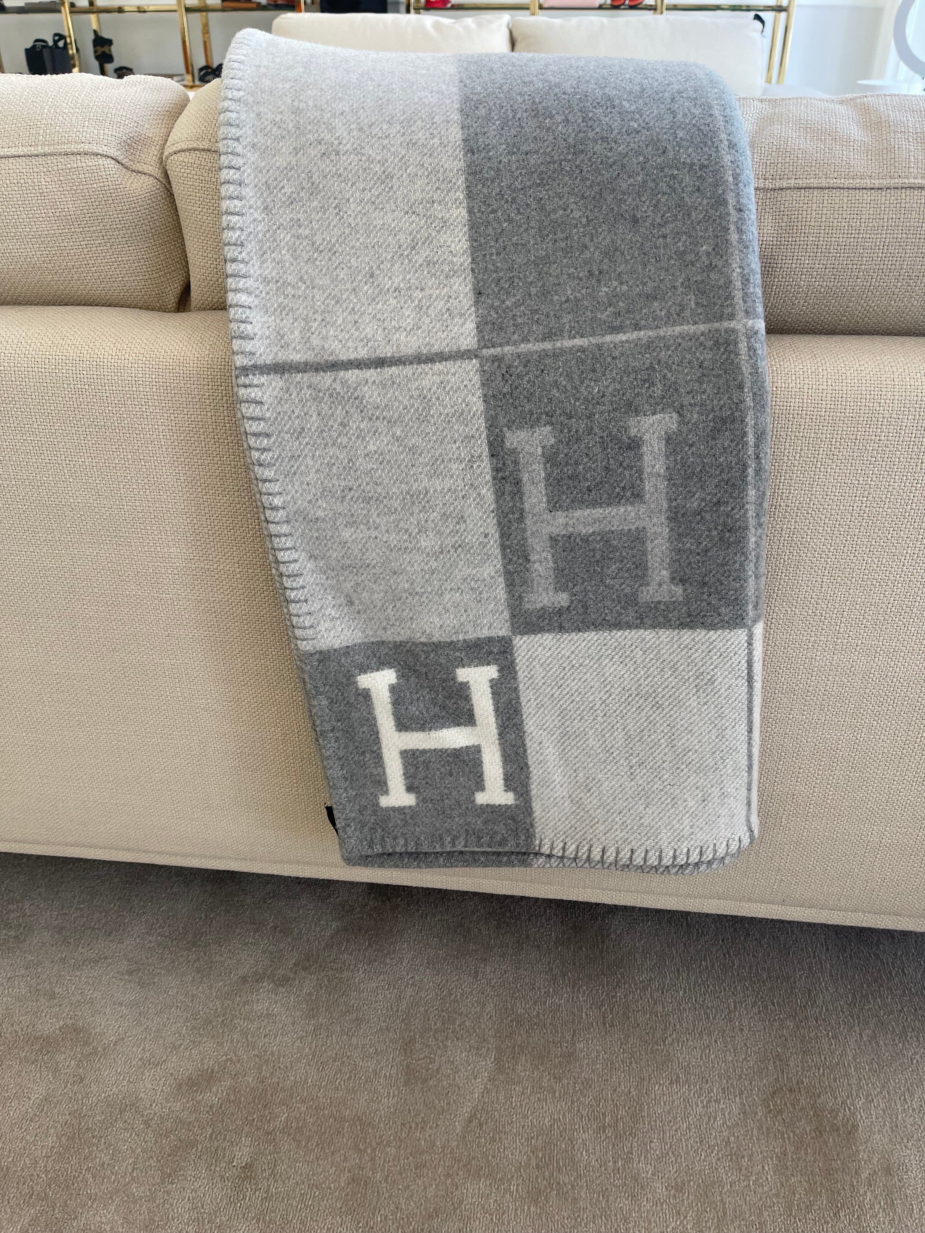 Hermes Lot 16 Avalon III Blanket in Gris Clair/Ecru (No Box) 7003