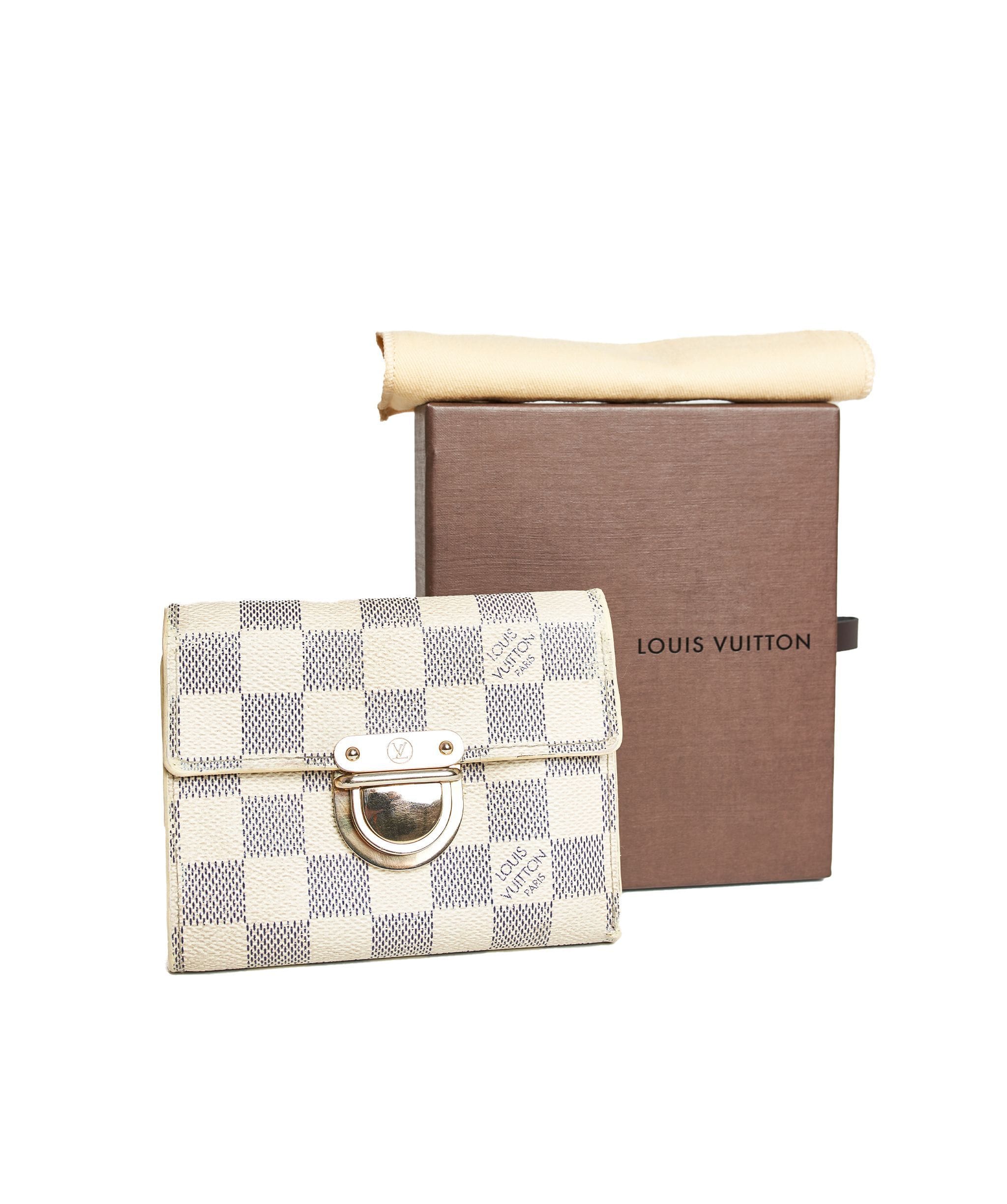 Louis Vuitton Louis Vuitton Damier Ecru wallet.