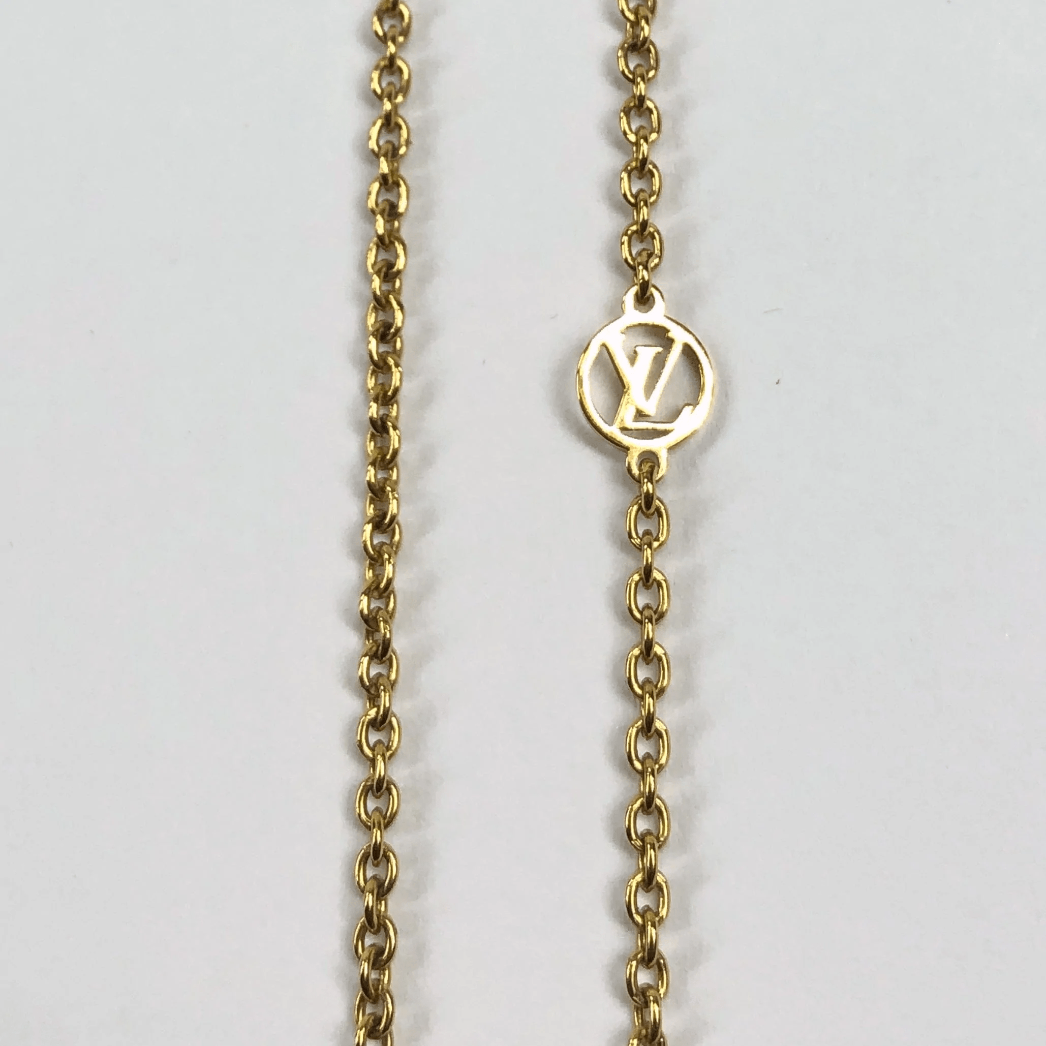 Louis Vuitton Louis Vuitton M68358 Collier Essential V Va1200 Necklace Gp X Fake Pearl Gold Rubbed, Dullness PXL2515