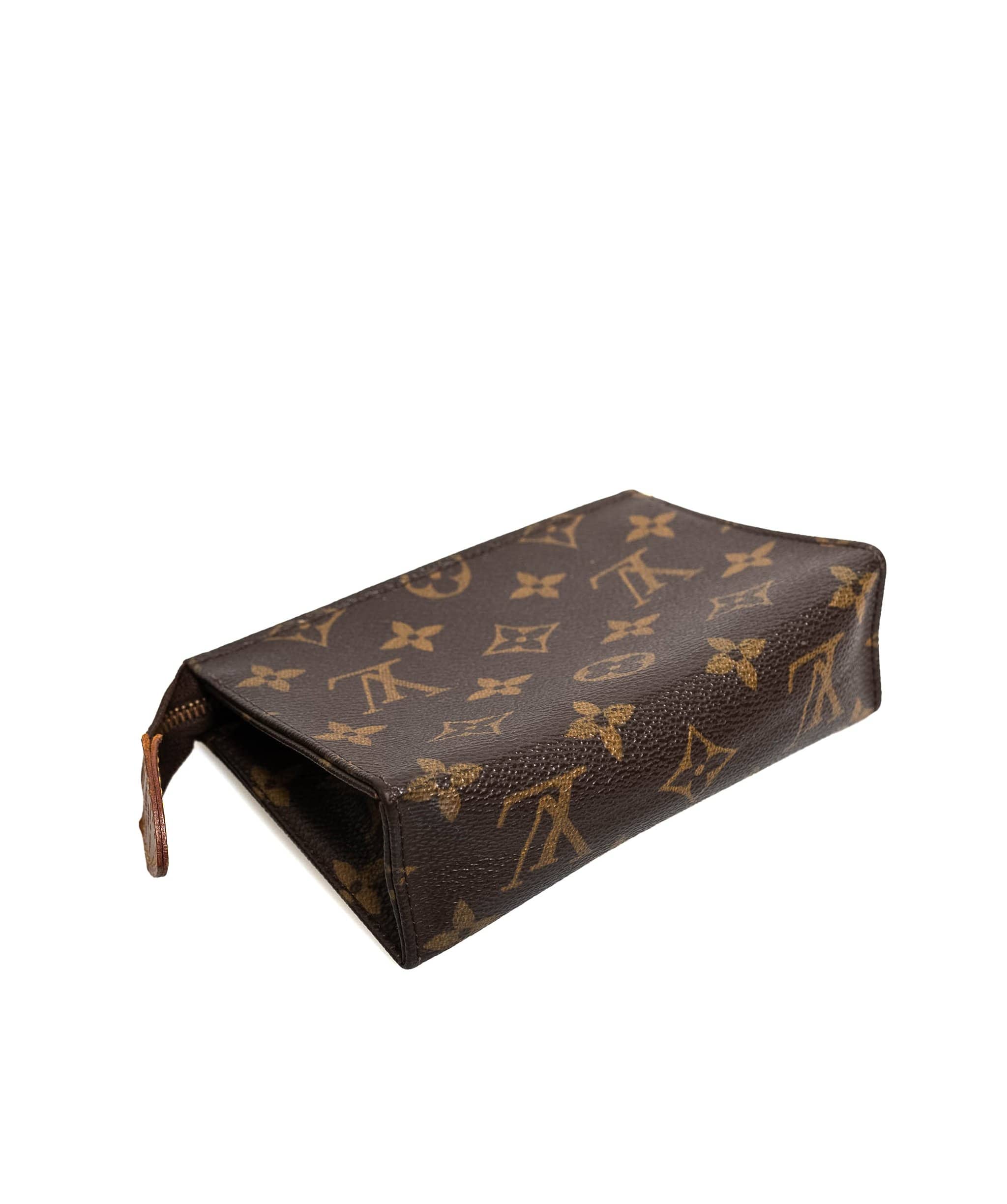 Louis Vuitton LOUIS VUITTON Monogram Poche Toilette 15 Cosmetics Pouch - AWL1914