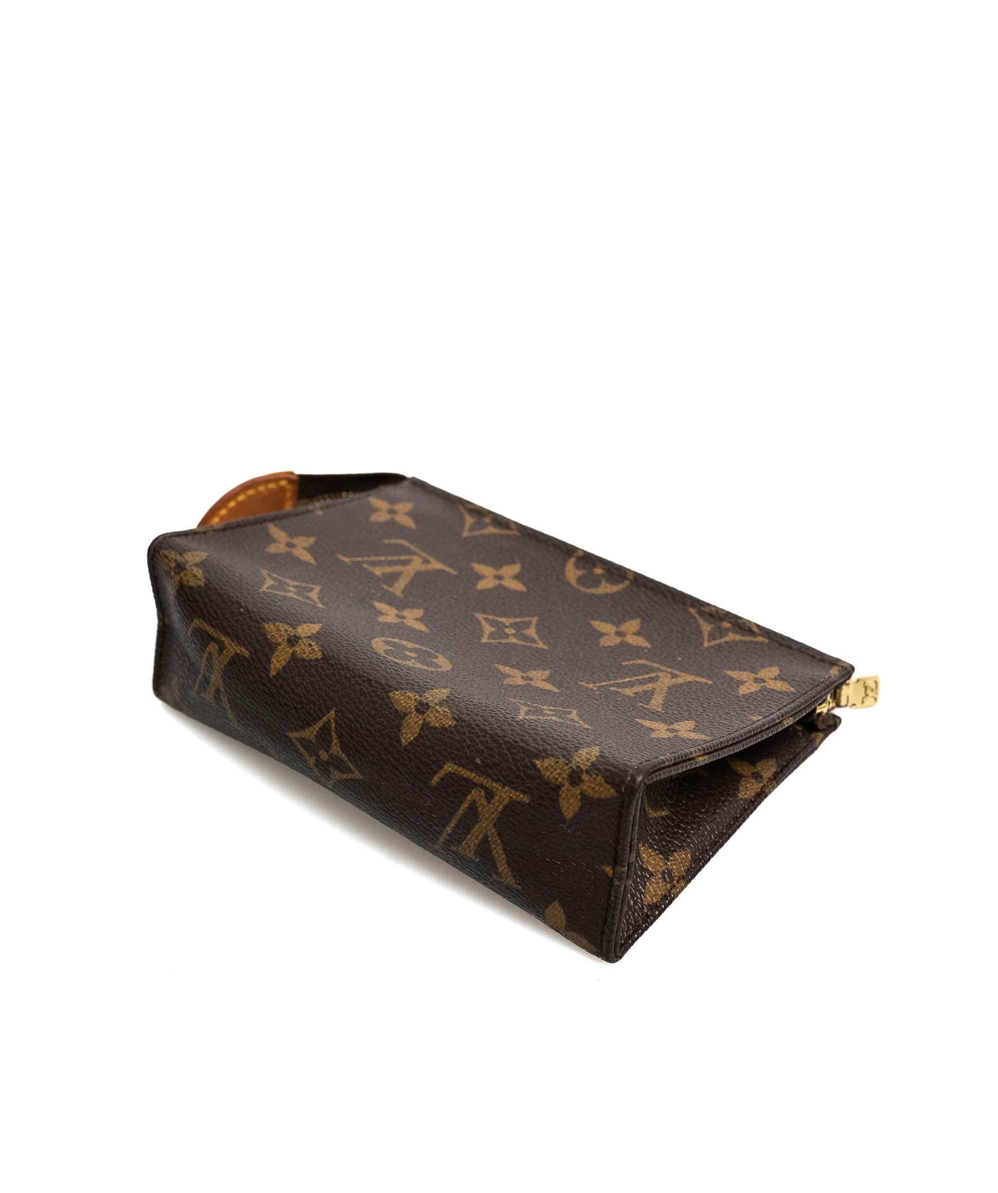 Louis Vuitton LOUIS VUITTON Monogram Poche Toilette 15 Cosmetics Pouch - AWL1914