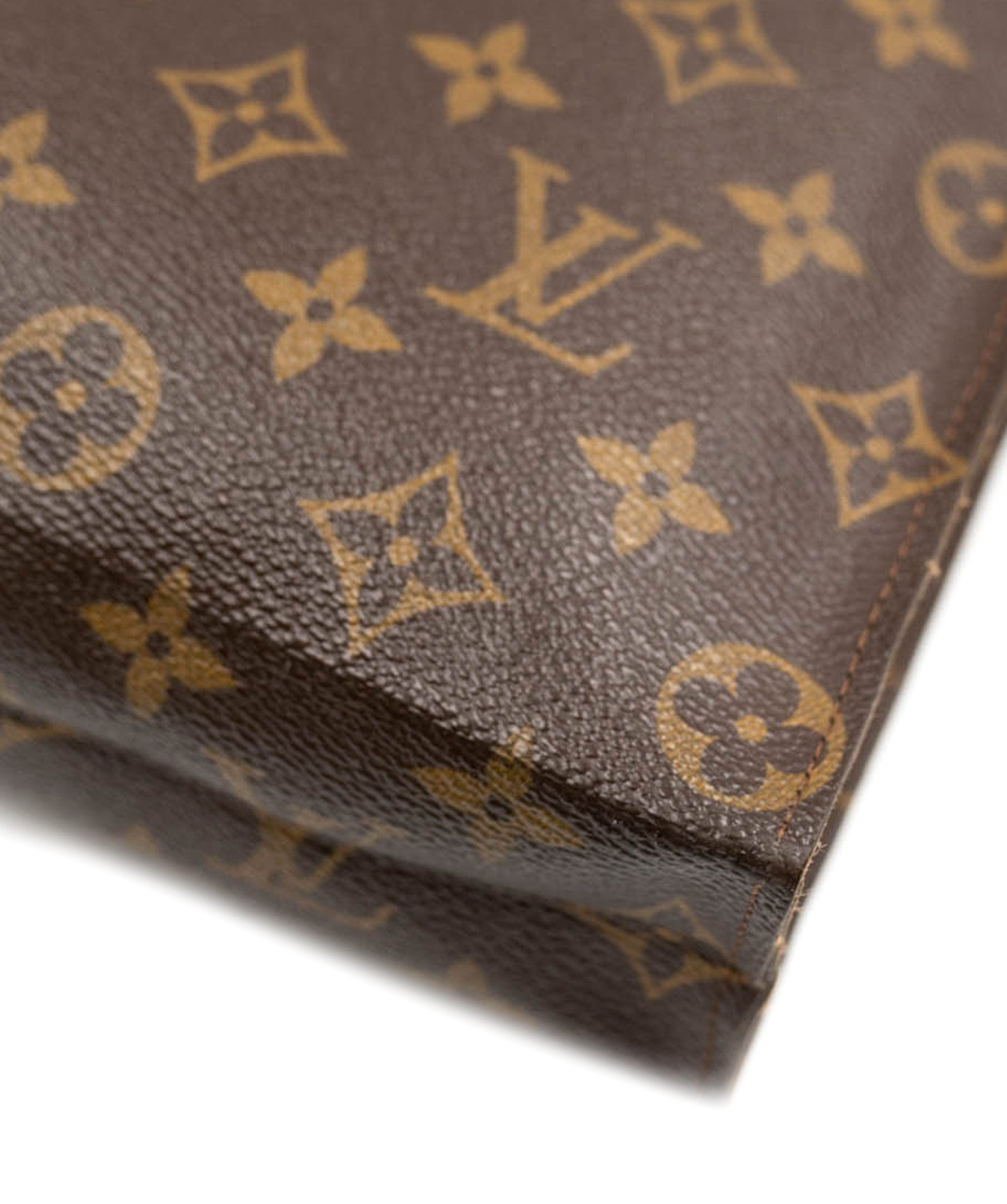 Louis Vuitton LOUIS VUITTON Monogram Poche Toilette Bag - AWL3652