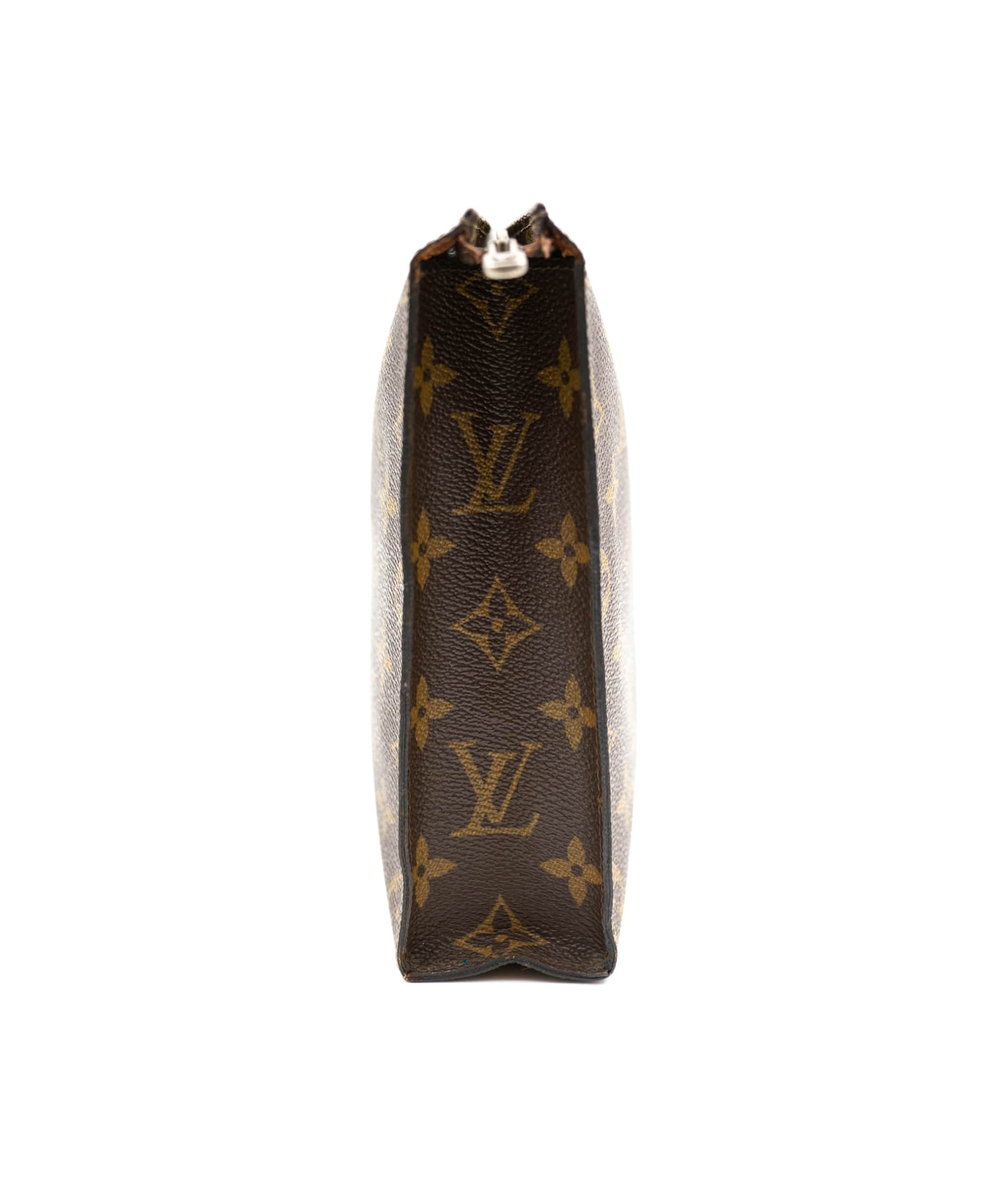 Louis Vuitton LOUIS VUITTON Monogram Poche Toilette Pouch - AWL3653