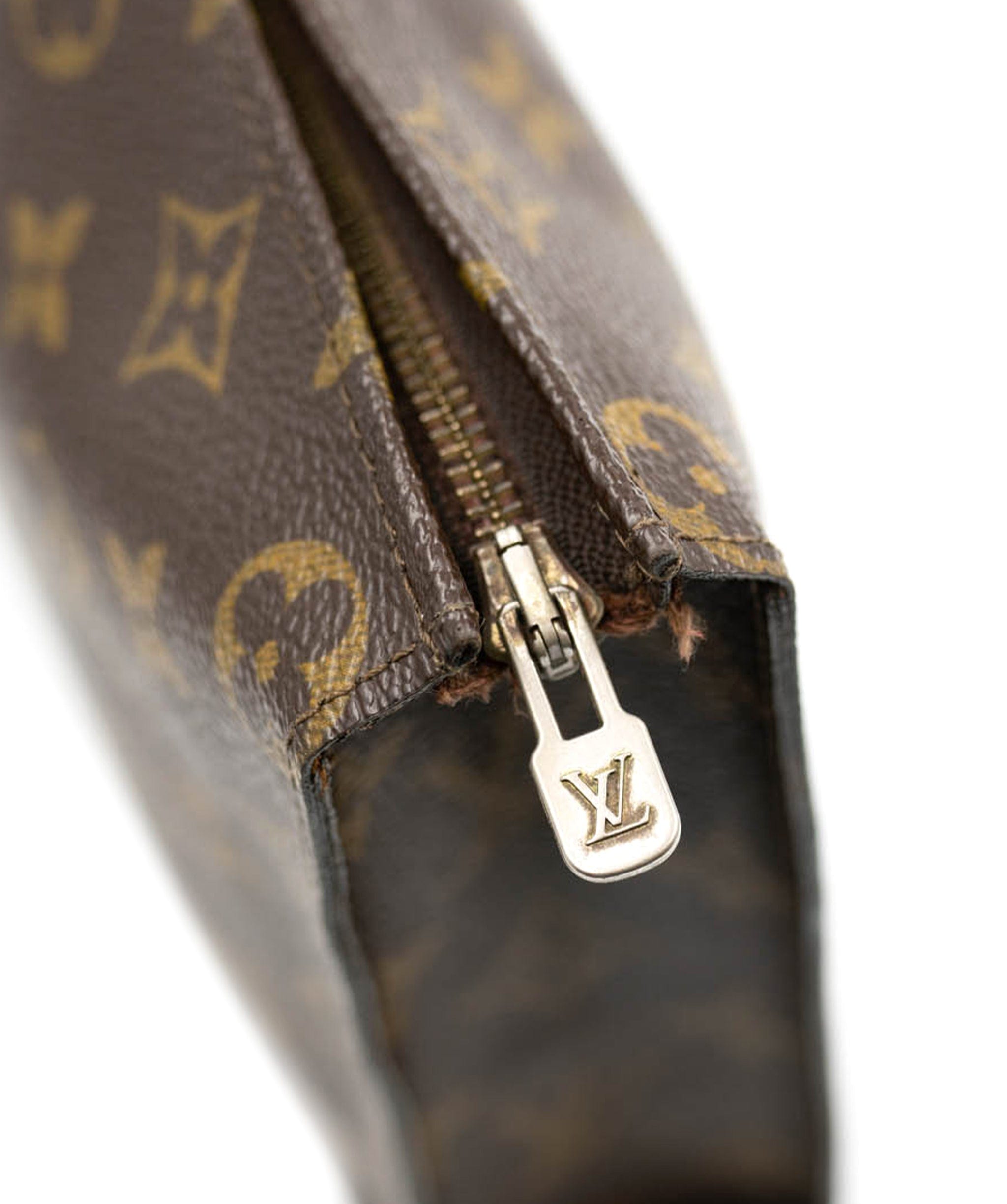 Louis Vuitton LOUIS VUITTON Monogram Poche Toilette Pouch - AWL3653