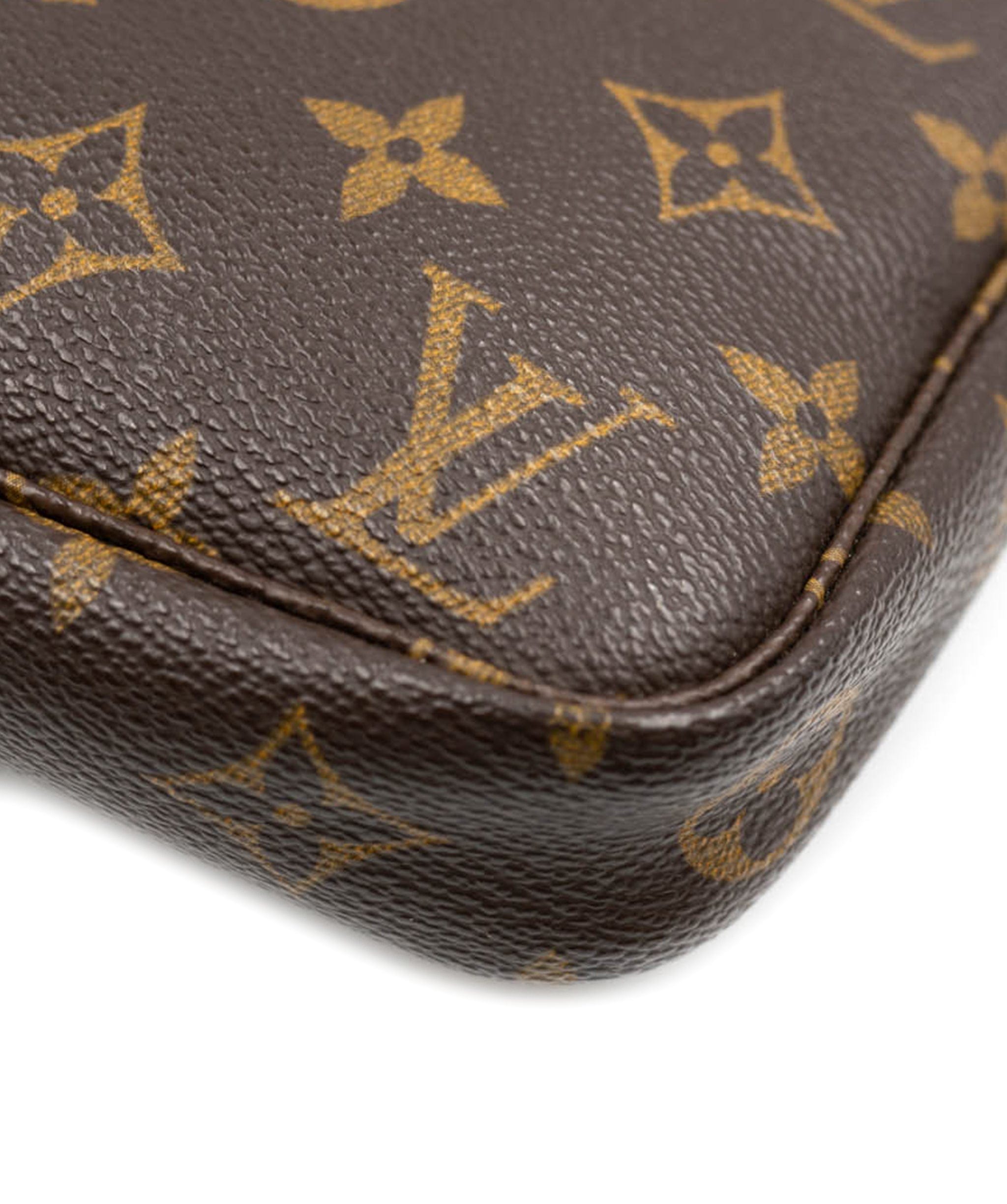 Louis Vuitton LOUIS VUITTON Monogram Pochette Bag - AWL3650