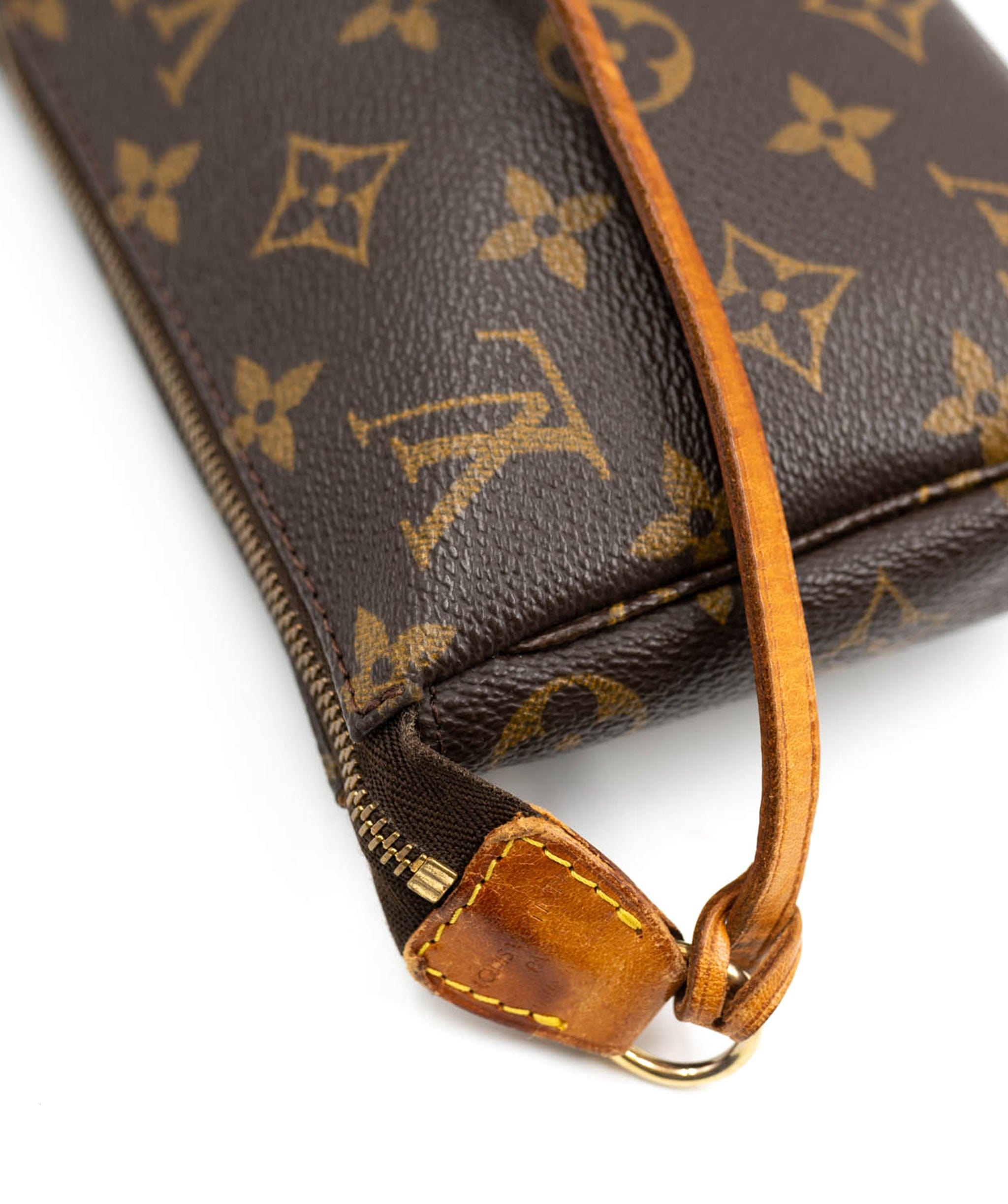 Louis Vuitton LOUIS VUITTON Monogram Pochette Bag - AWL3650