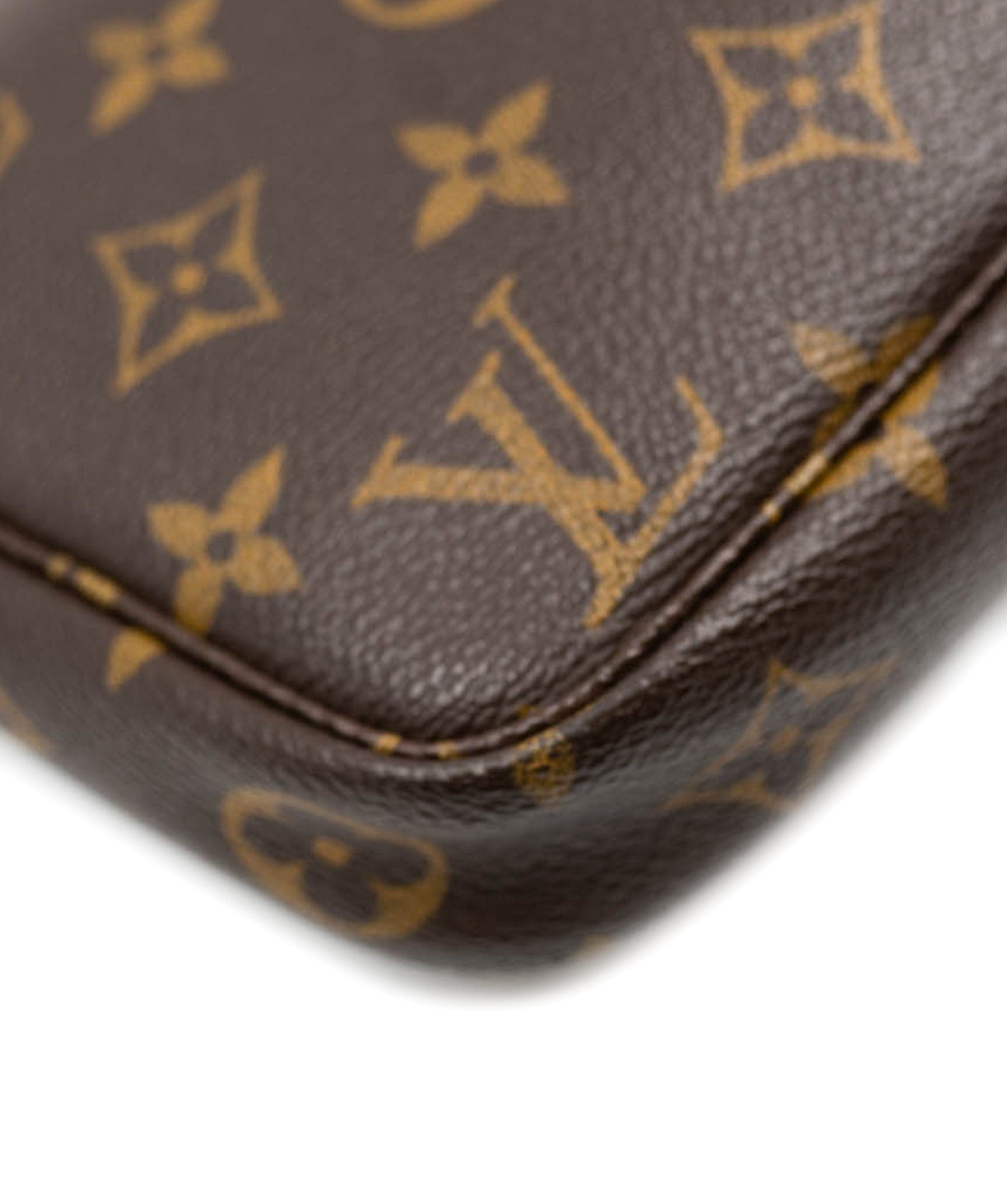 Louis Vuitton LOUIS VUITTON Monogram Pochette Bag - AWL3650