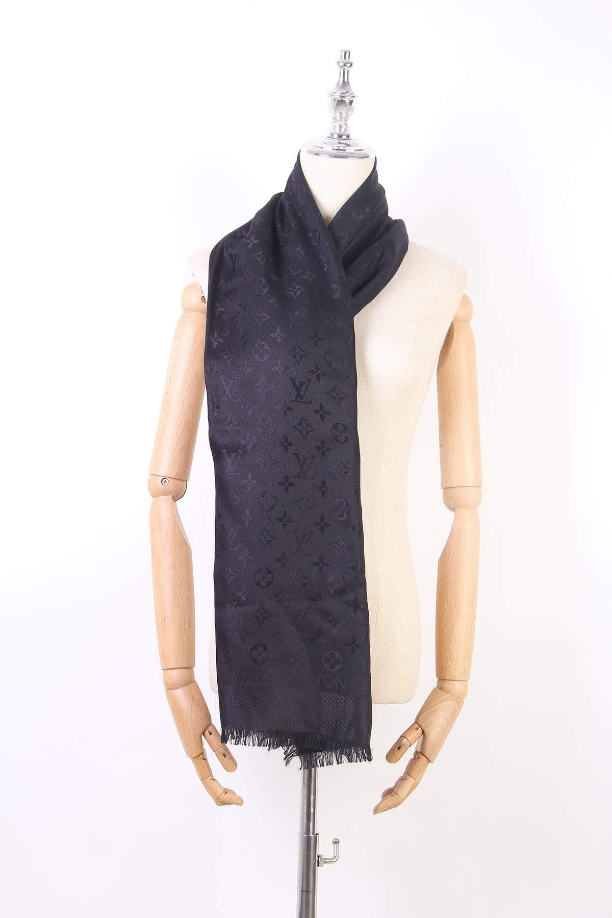 Louis Vuitton Louis Vuitton Monogram Shawl MW2852