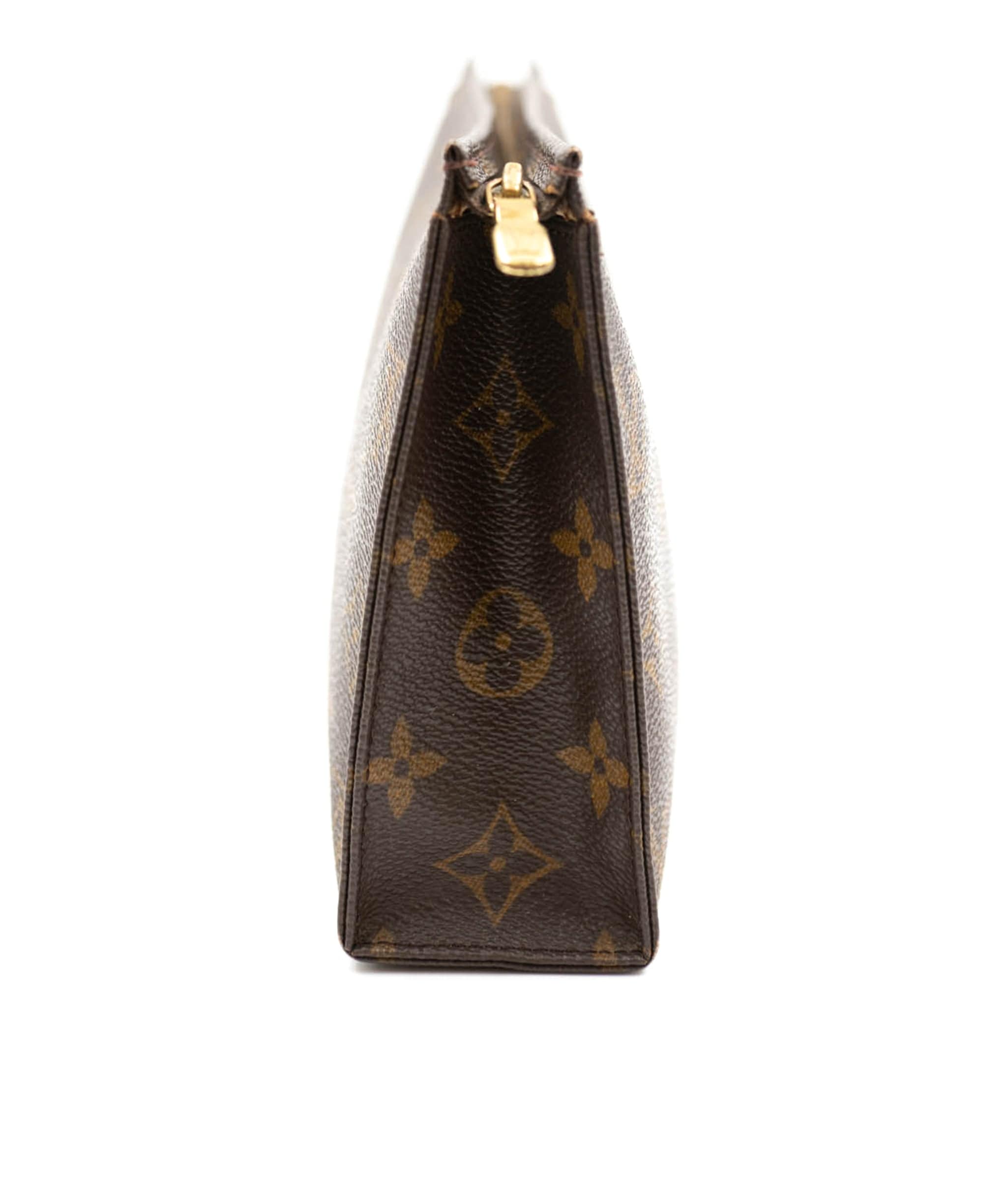 Louis Vuitton Louis Vuitton Monogram Toiletry 19 AGL2342