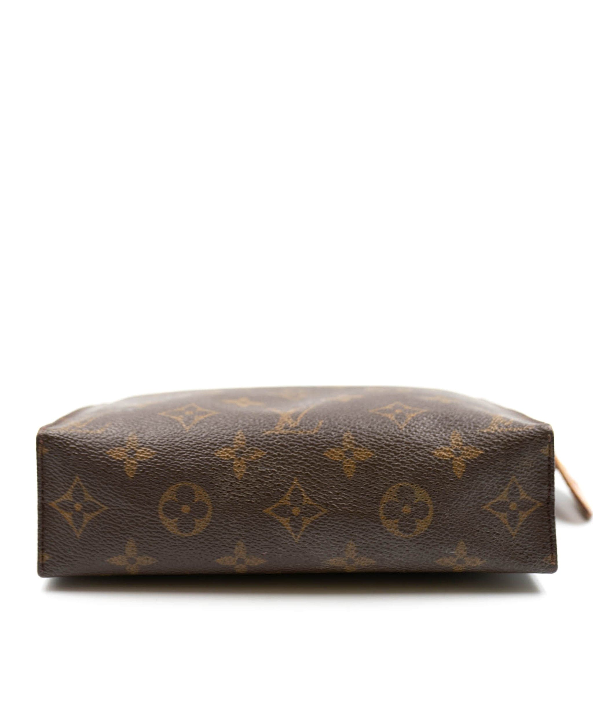 Louis Vuitton Louis Vuitton Monogram Toiletry 19 AGL2342