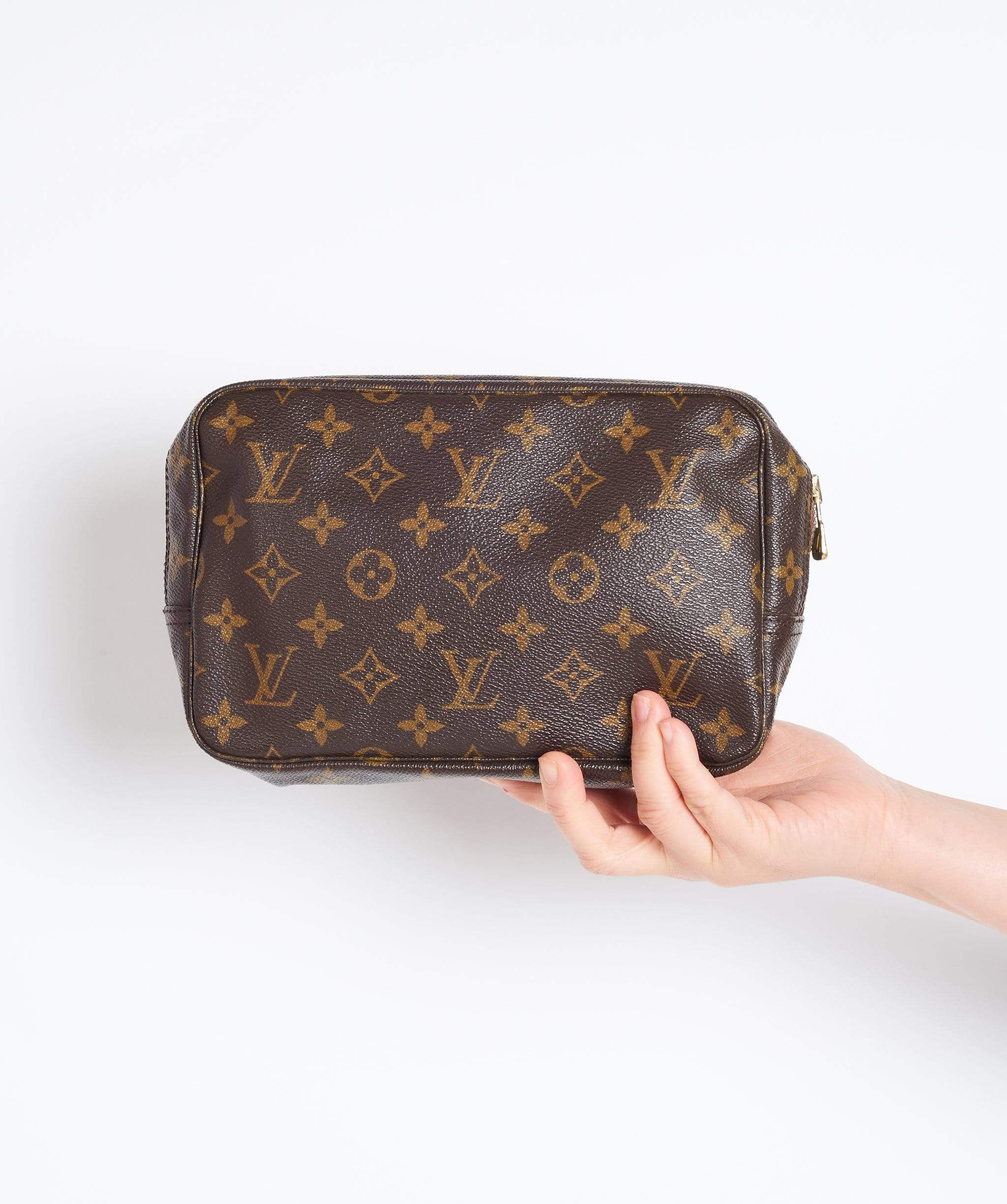 Louis Vuitton LOUIS VUITTON Monogram Trousse Toilette 23 Clutch Bag