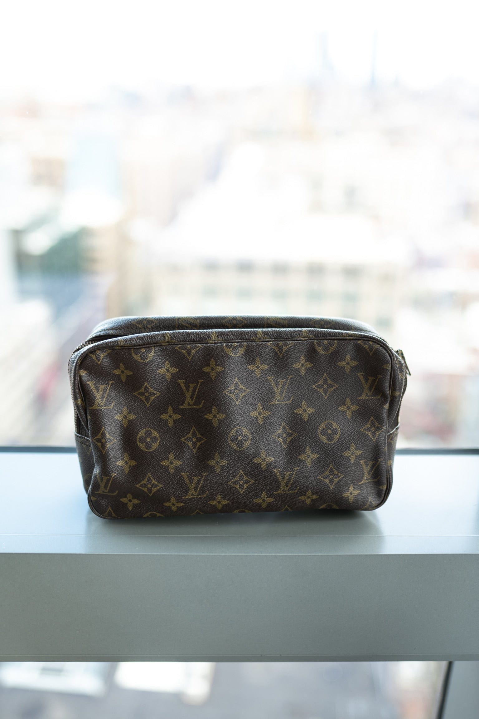 Louis Vuitton Louis Vuitton Monogram Trousse Toilette 28 PXL1142