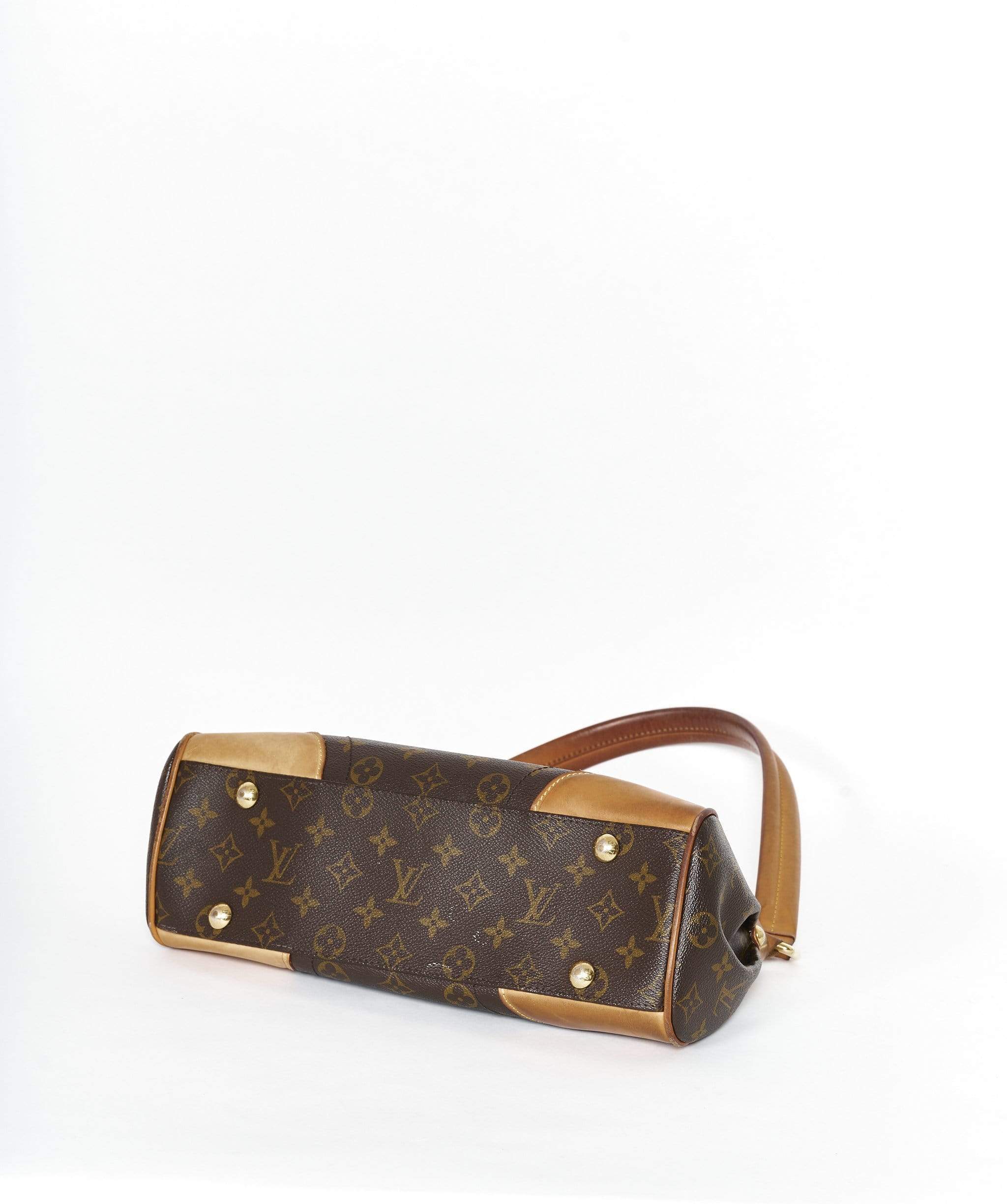 Louis Vuitton Louis Vuitton Beverly MM in Monogram Vachette