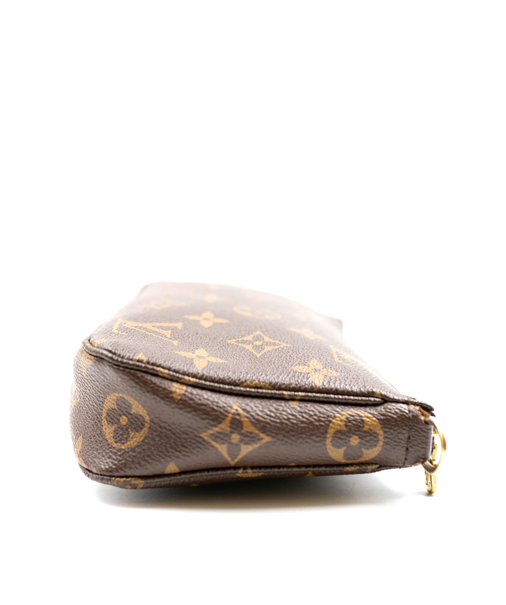 Louis Vuitton Louis Vuitton canvas monogramm pochette bag with long shoulder strap - AGL2120