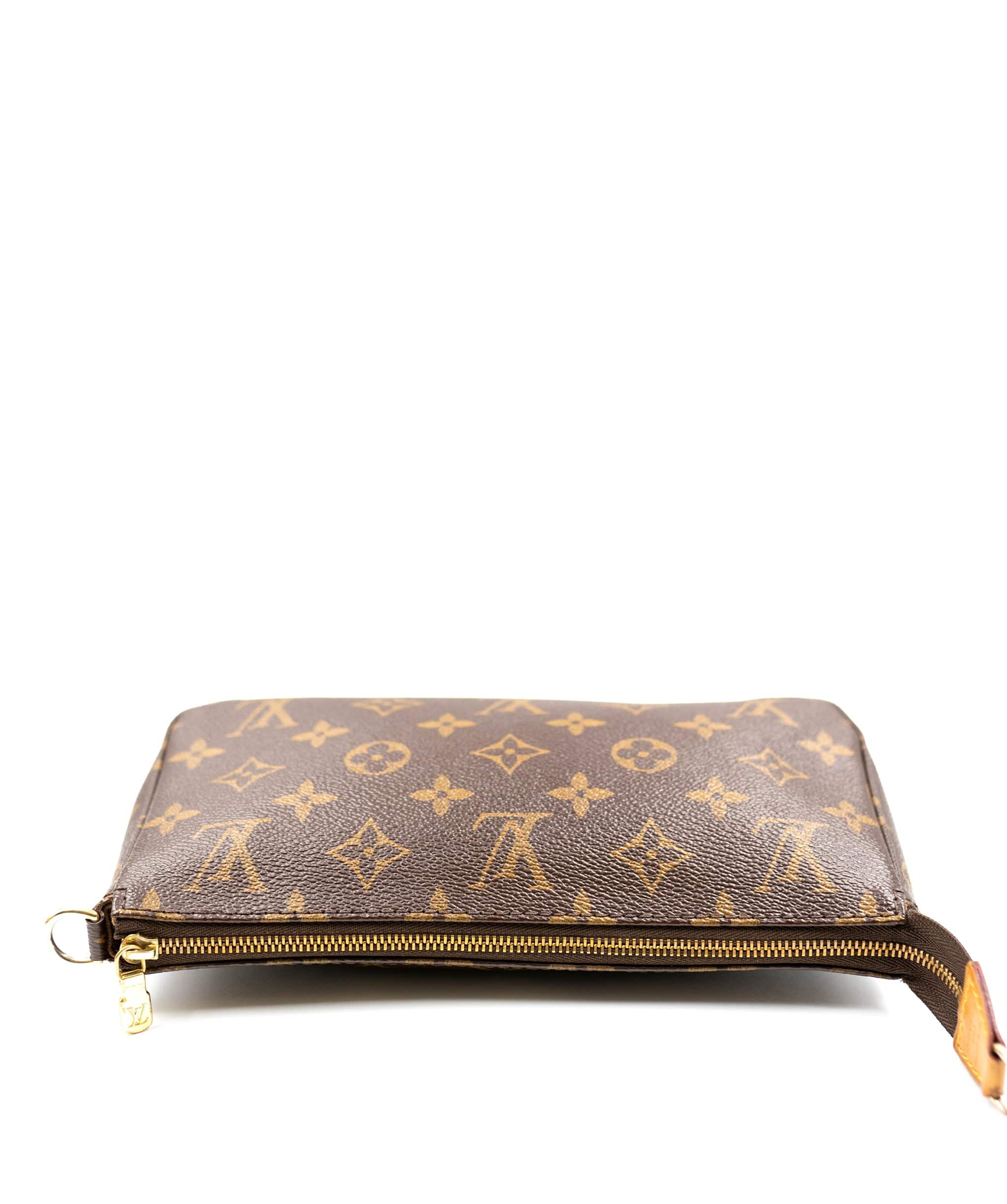 Louis Vuitton Louis Vuitton canvas monogramm pochette bag with long shoulder strap - AGL2120