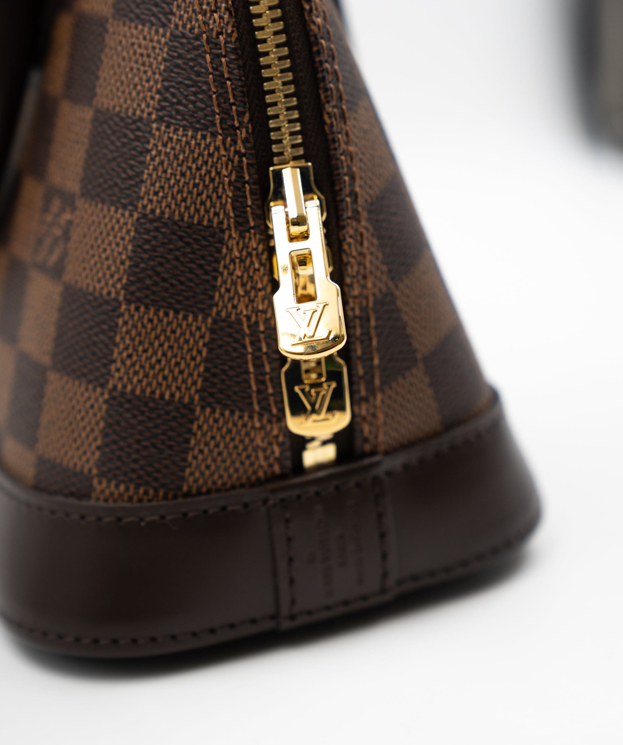 Louis Vuitton louis vuitton damier alma ALC0091