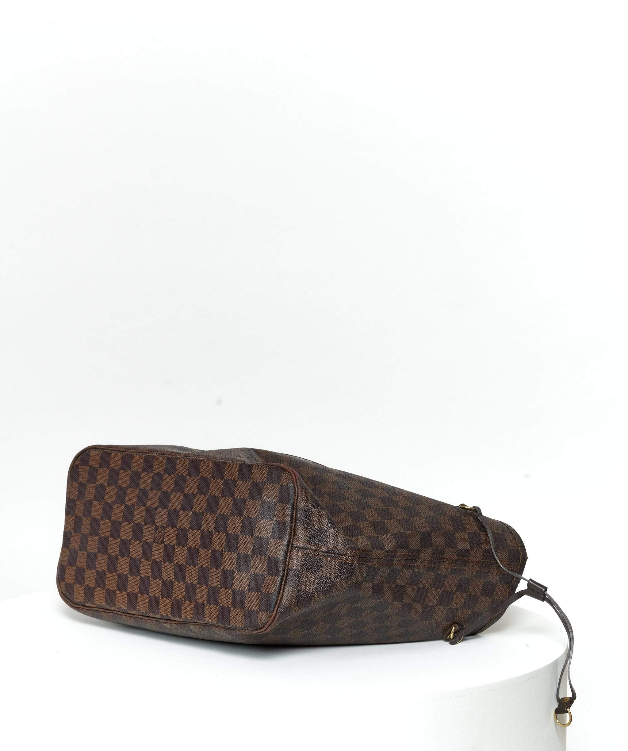 Louis Vuitton Louis Vuitton Damier Ebene Neverfull MM