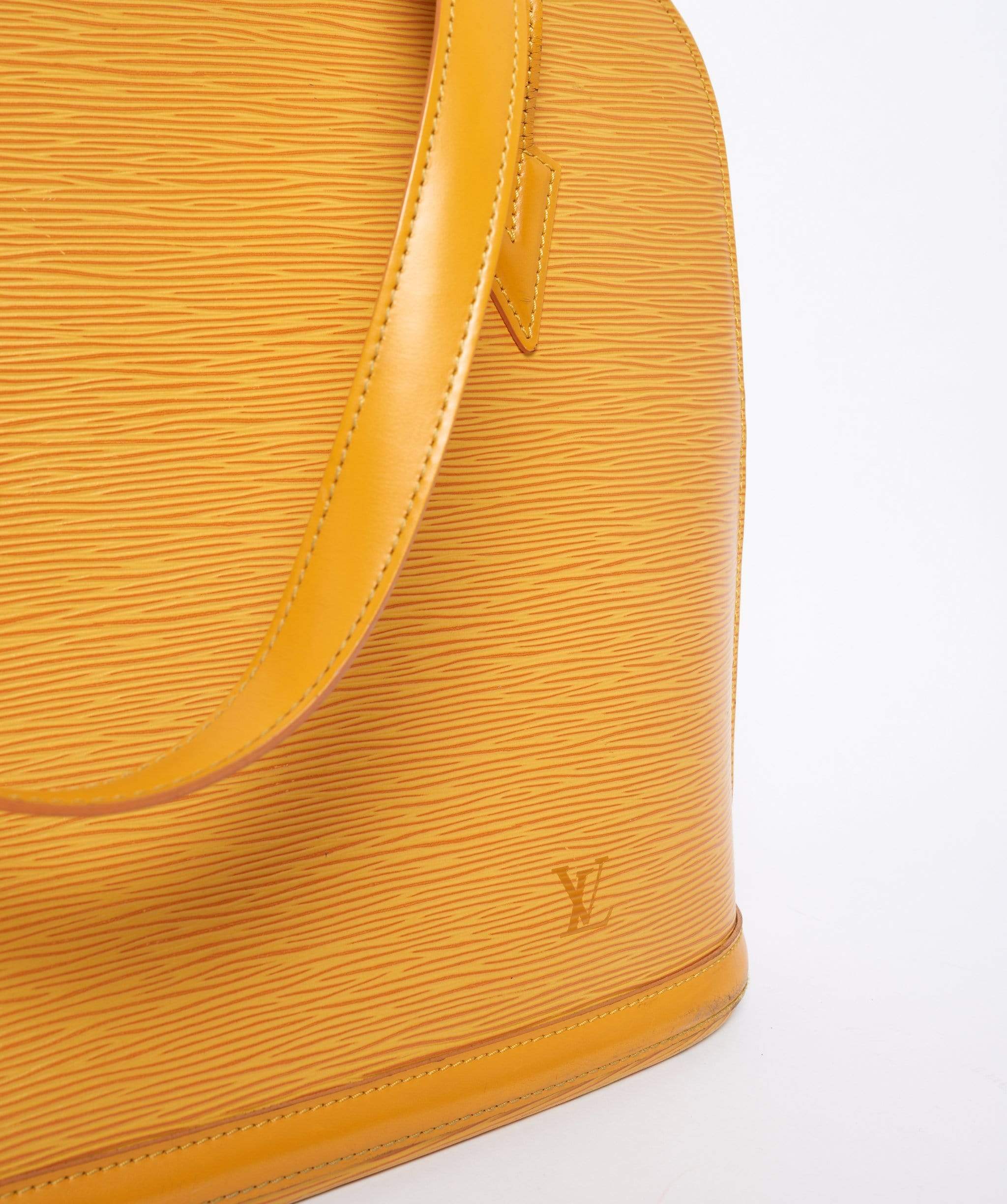 Louis Vuitton LOUIS VUITTON Epi Lussac Shoulder Bag Yellow VI0976