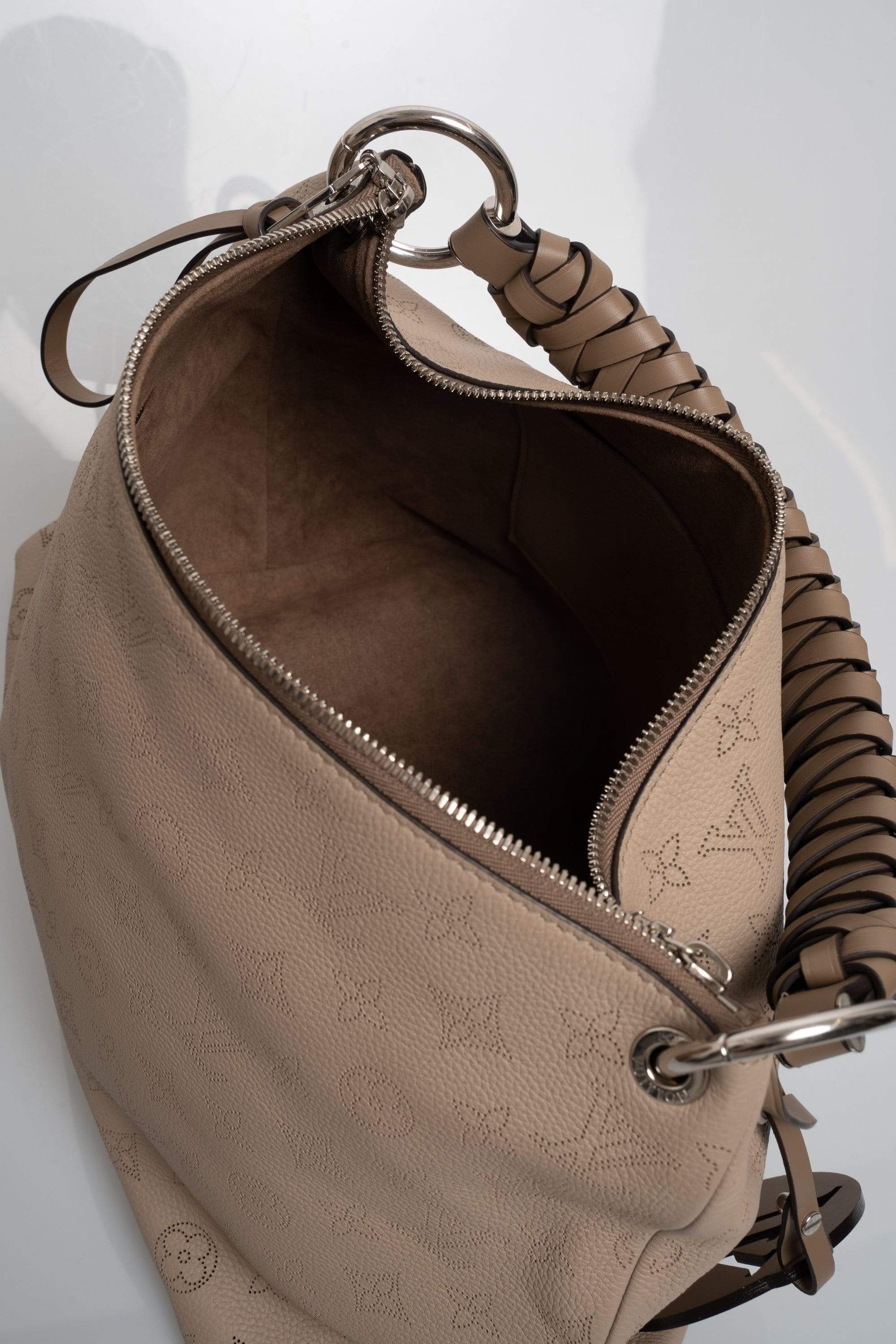 Louis Vuitton Louis Vuitton Mahina Taupe Hobo bag  - ADL1284