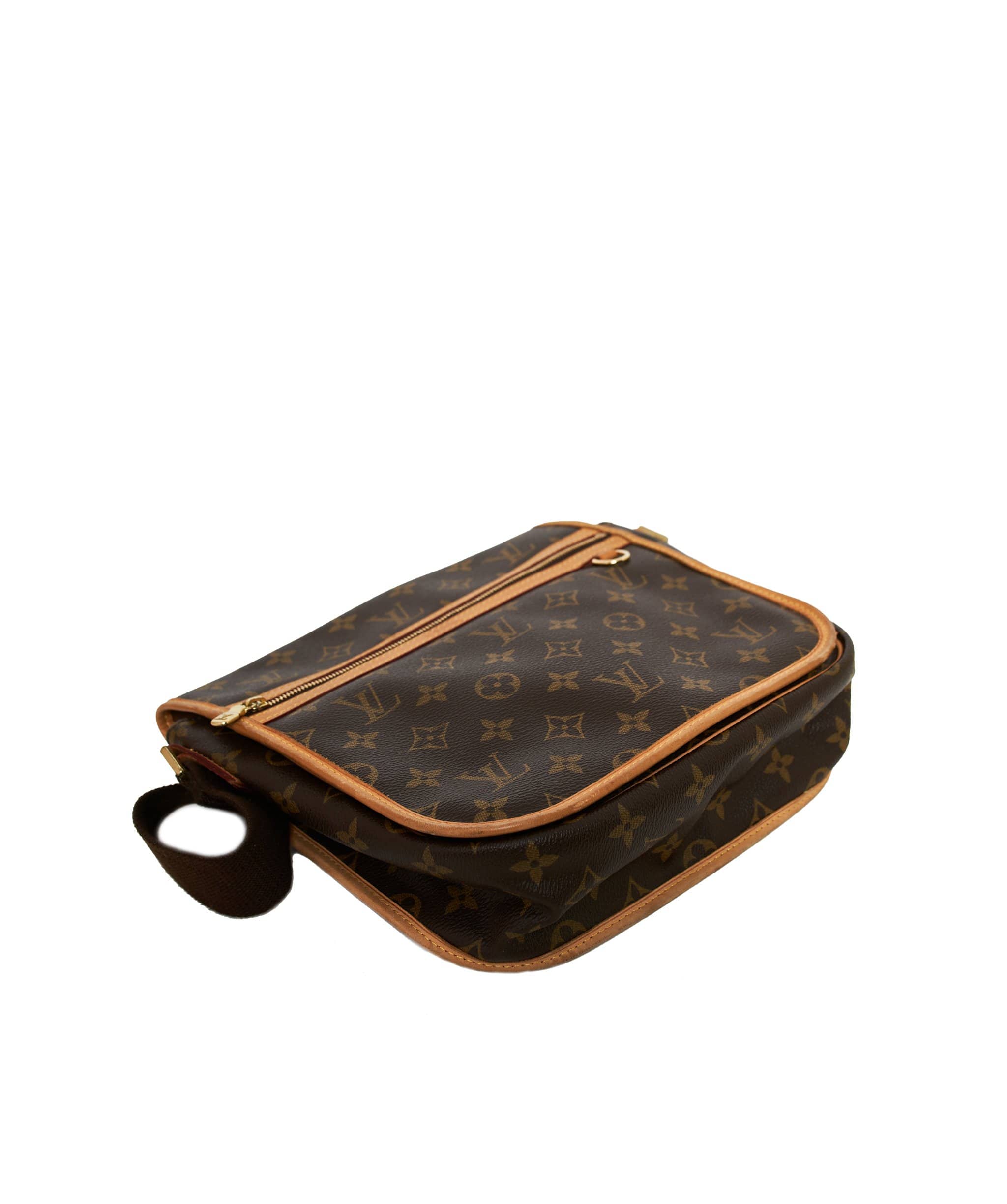 Louis Vuitton Louis Vuitton messenger bag  - ADL1077