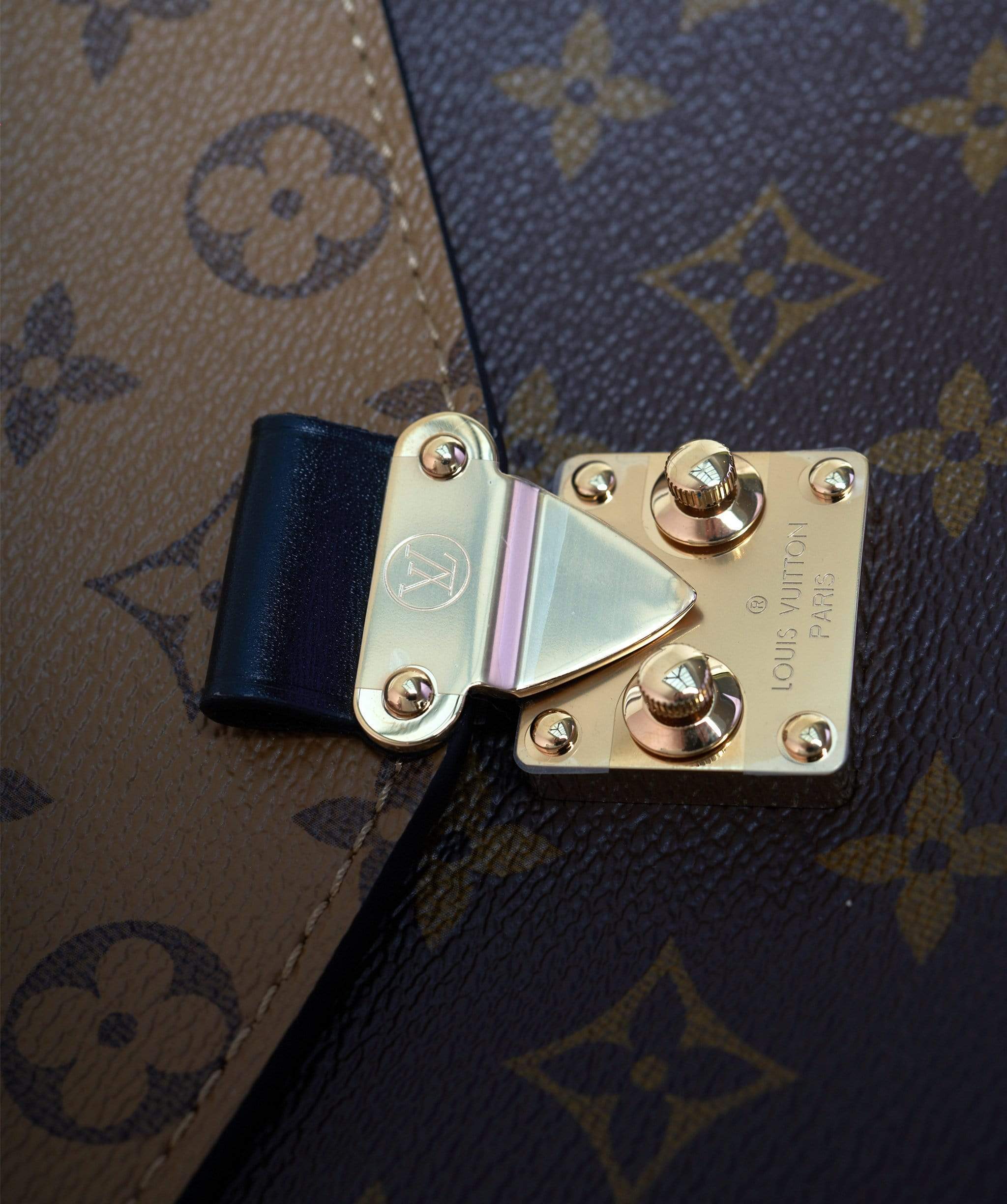 Louis Vuitton Louis Vuitton Metis Reverse Monogram Bag - ADC1084