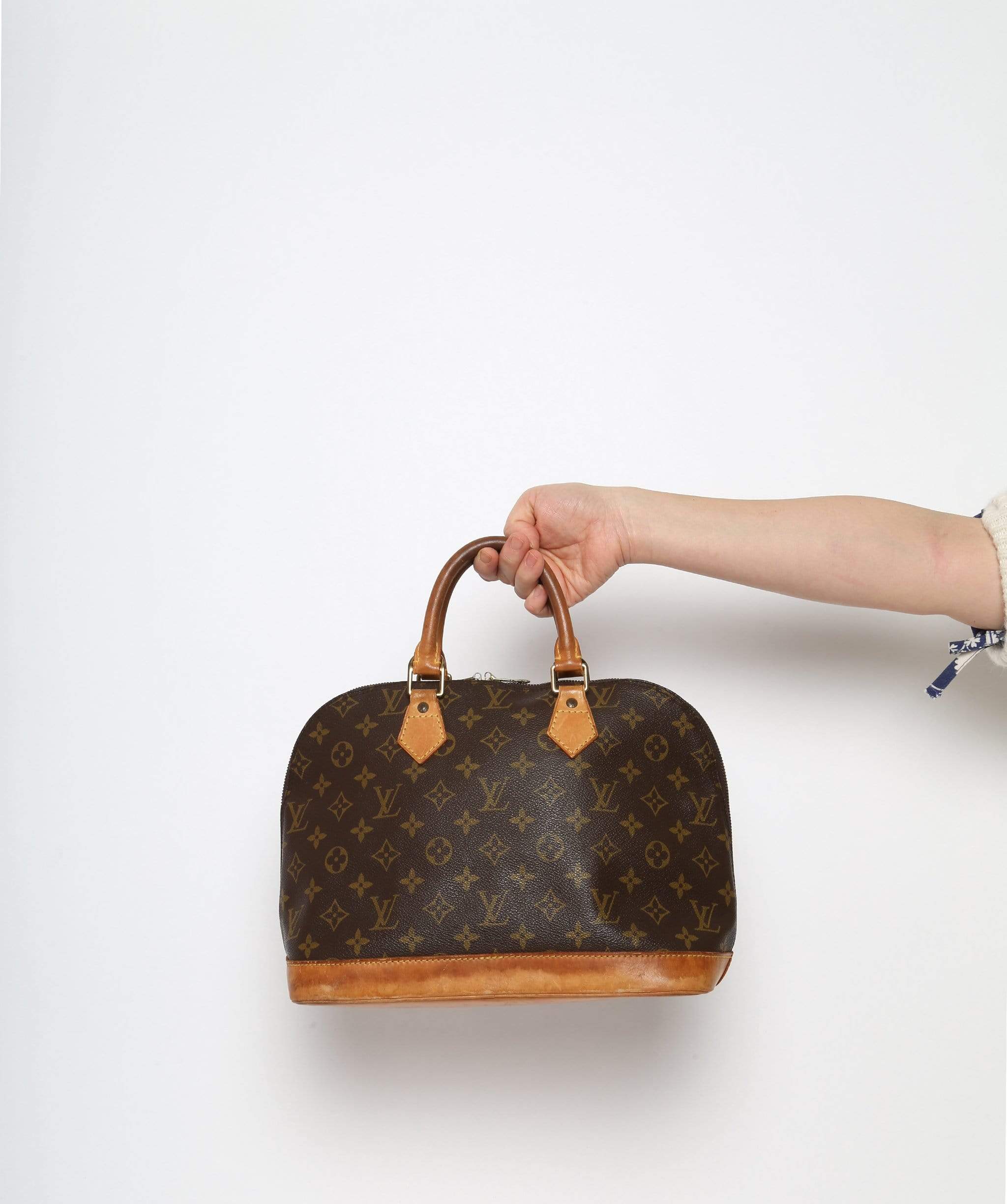 Louis Vuitton LOUIS VUITTON Monogram Alma Hand Bag  VI0946