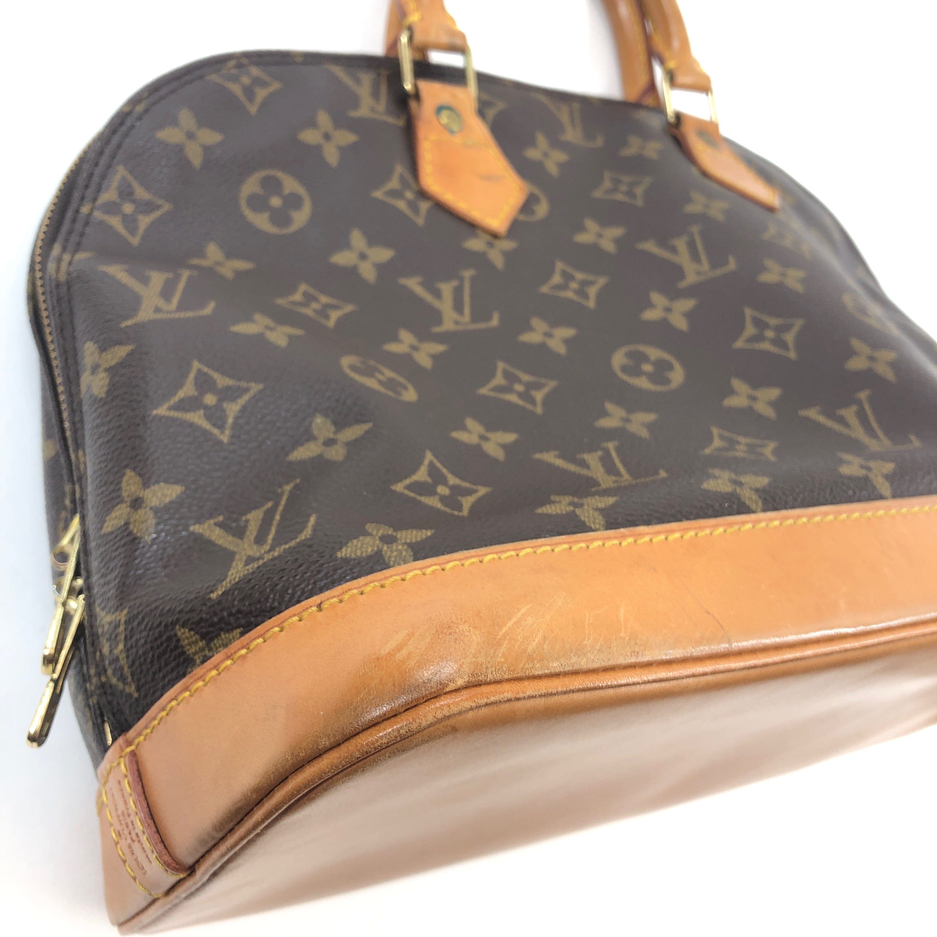 Louis Vuitton Louis Vuitton Monogram Alma Handbag 4314187