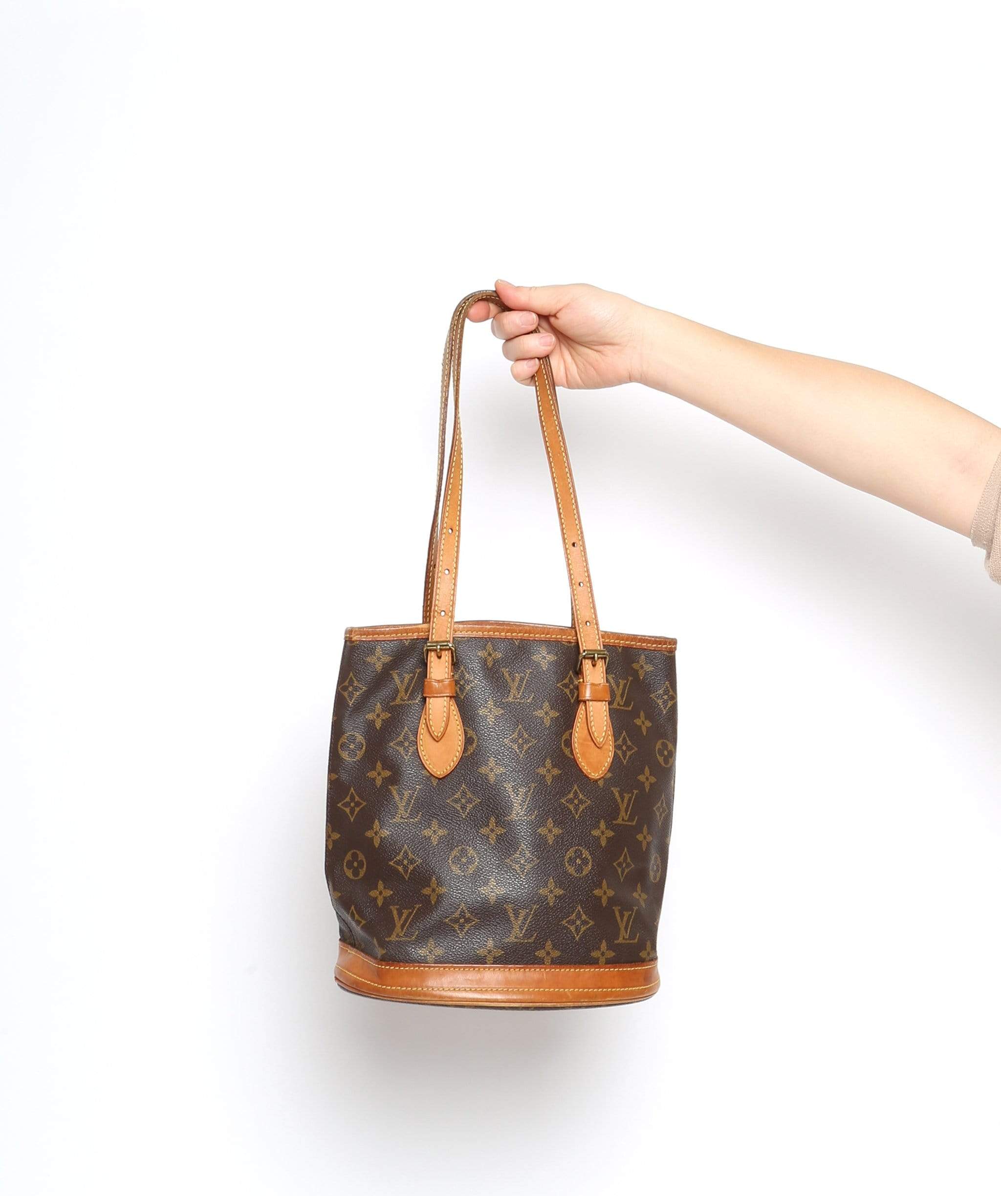 Louis Vuitton LOUIS VUITTON Monogram Bucket PM Shoulder Bag VI0011