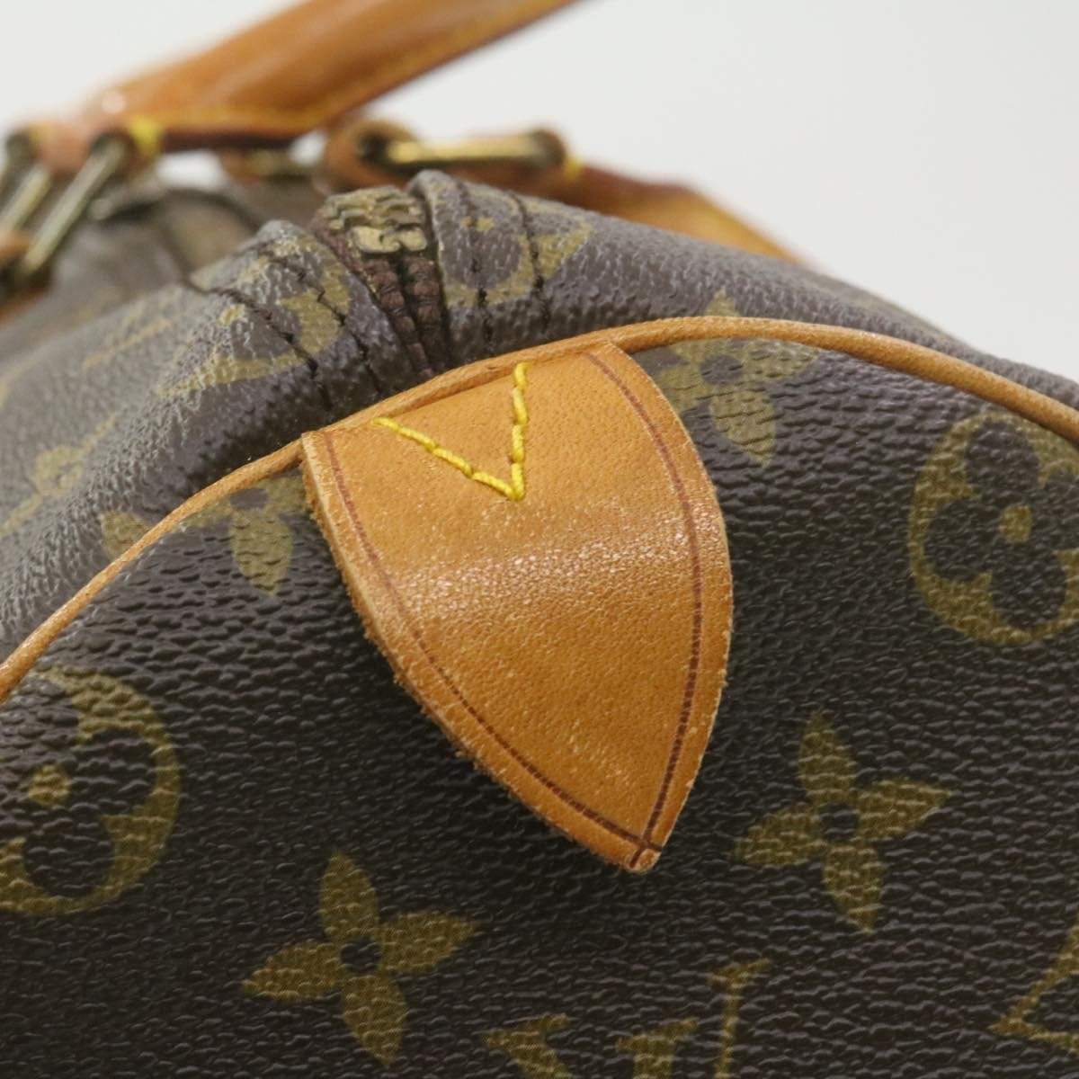 Louis Vuitton Louis Vuitton Monogram Keepall 50 Bag MW2229