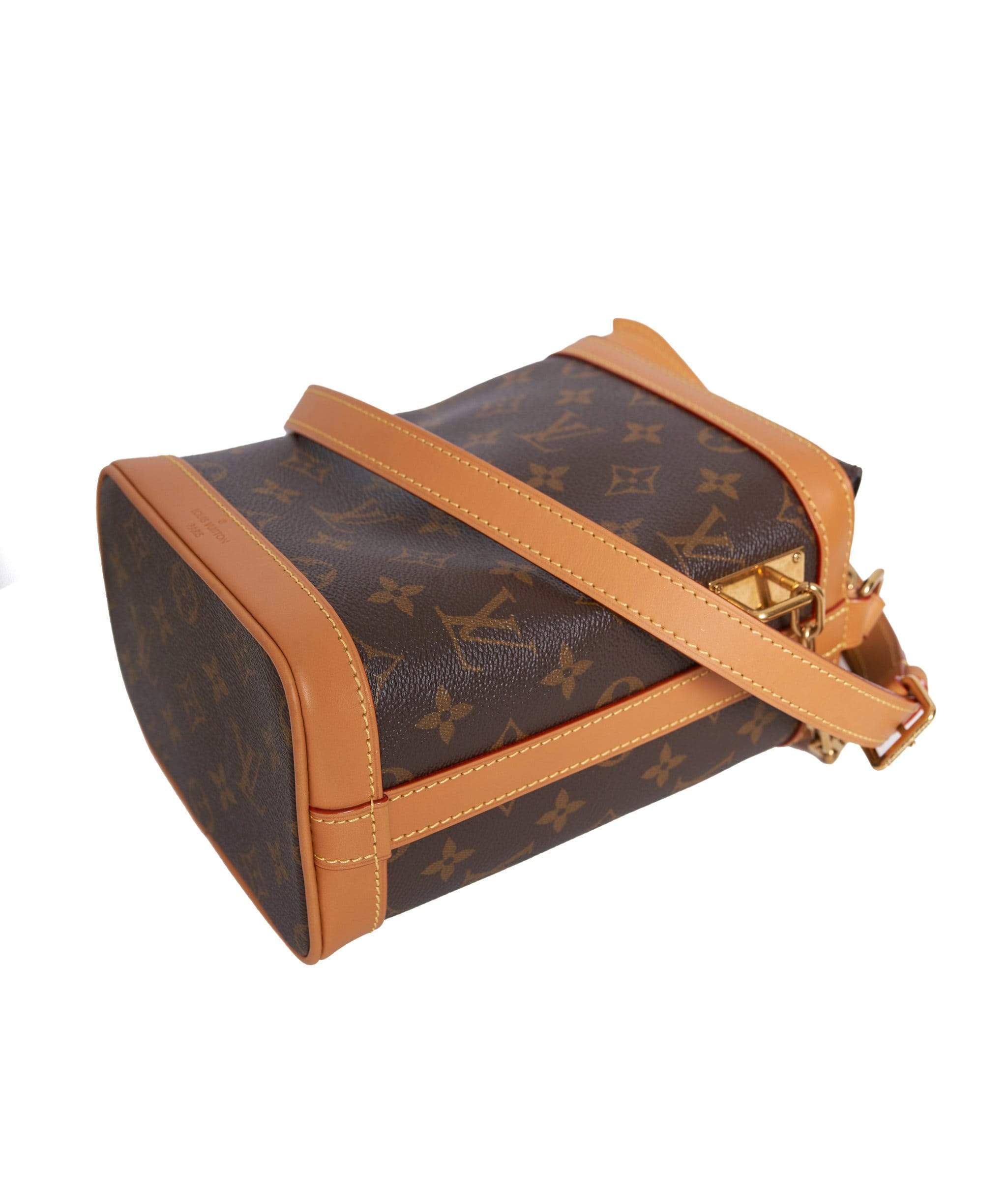 Louis Vuitton Louis Vuitton Monogram Milkbox AGC1012