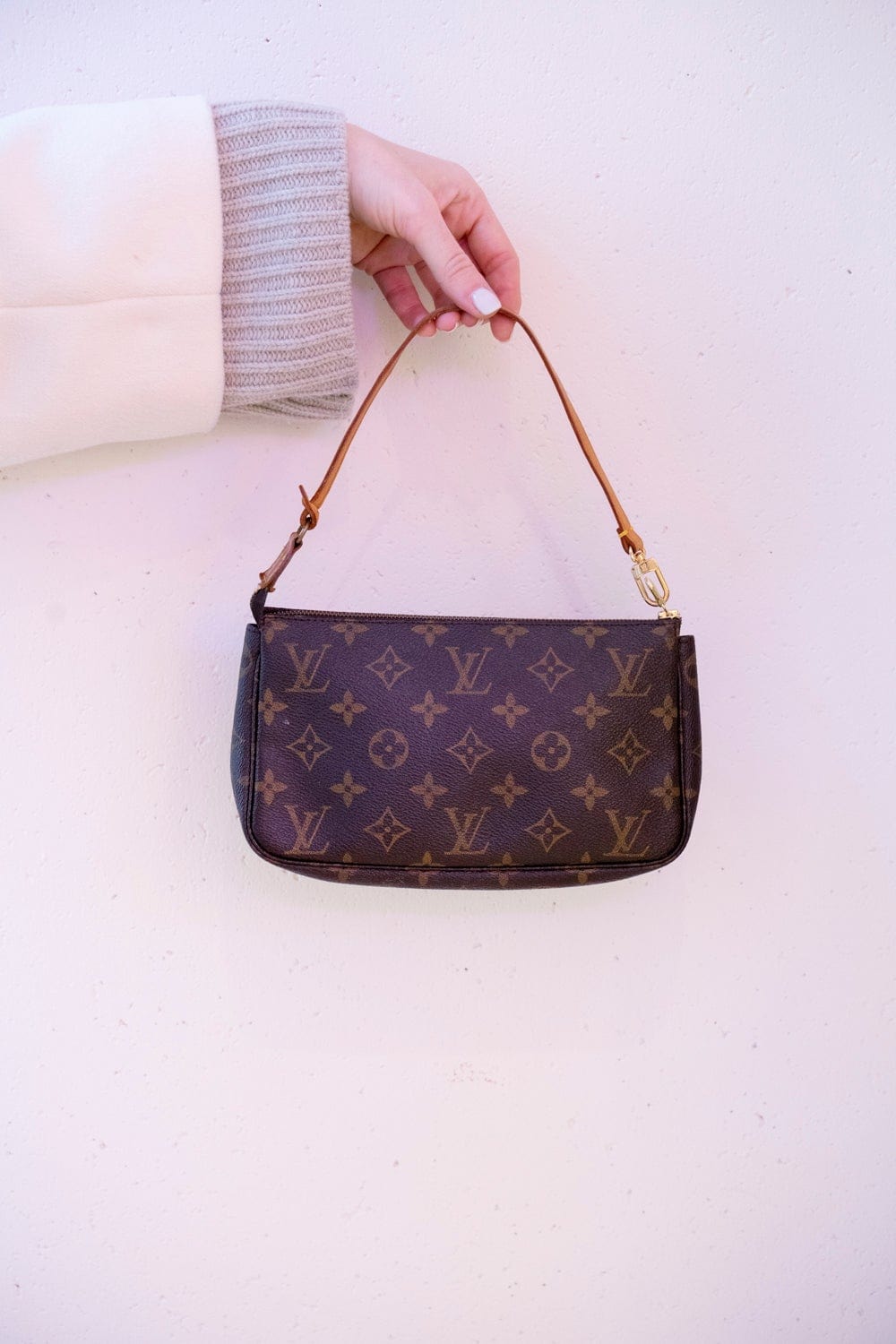 Louis Vuitton Louis Vuitton Monogram Pochette Accessoire - AWL2127