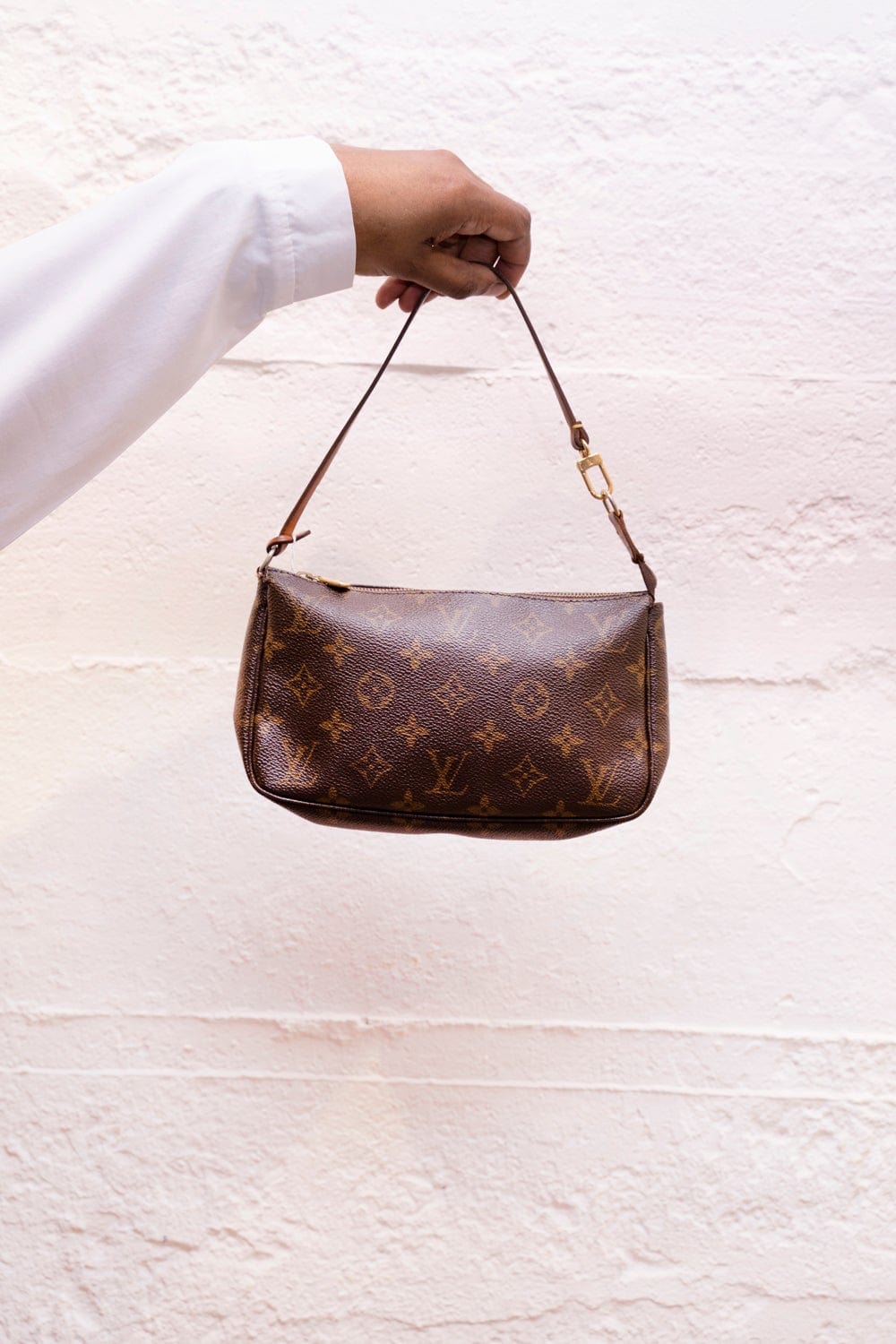 Louis Vuitton Louis Vuitton Monogram Pochette Accessoire - AWL2128