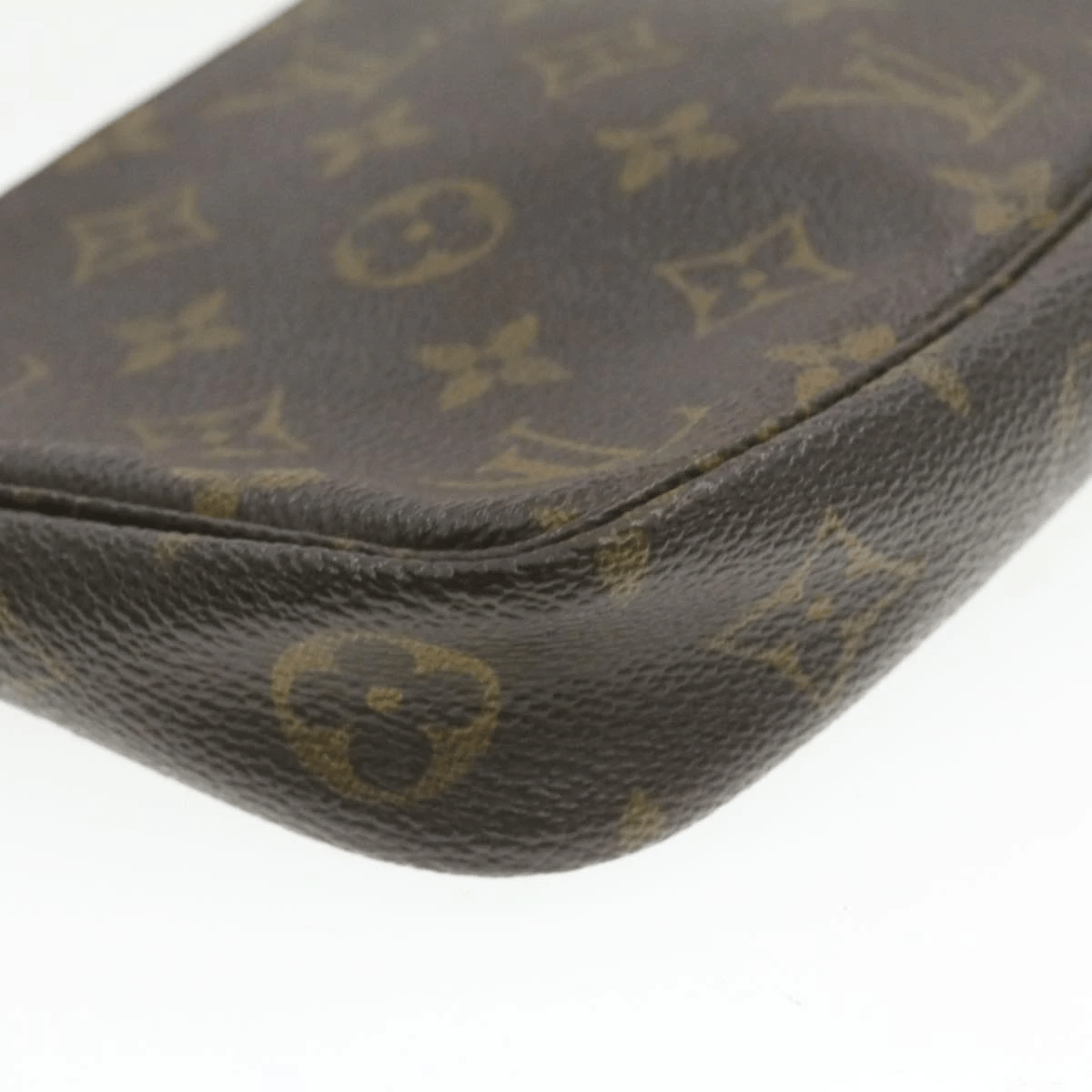 Louis Vuitton Louis Vuitton Monogram Pochette Accessoires Pochette AR0081