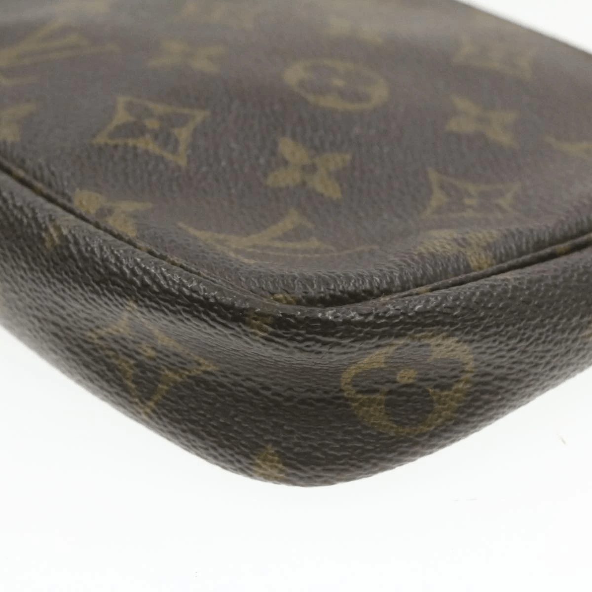 Louis Vuitton Louis Vuitton Monogram Pochette Accessoires Pochette AR0081