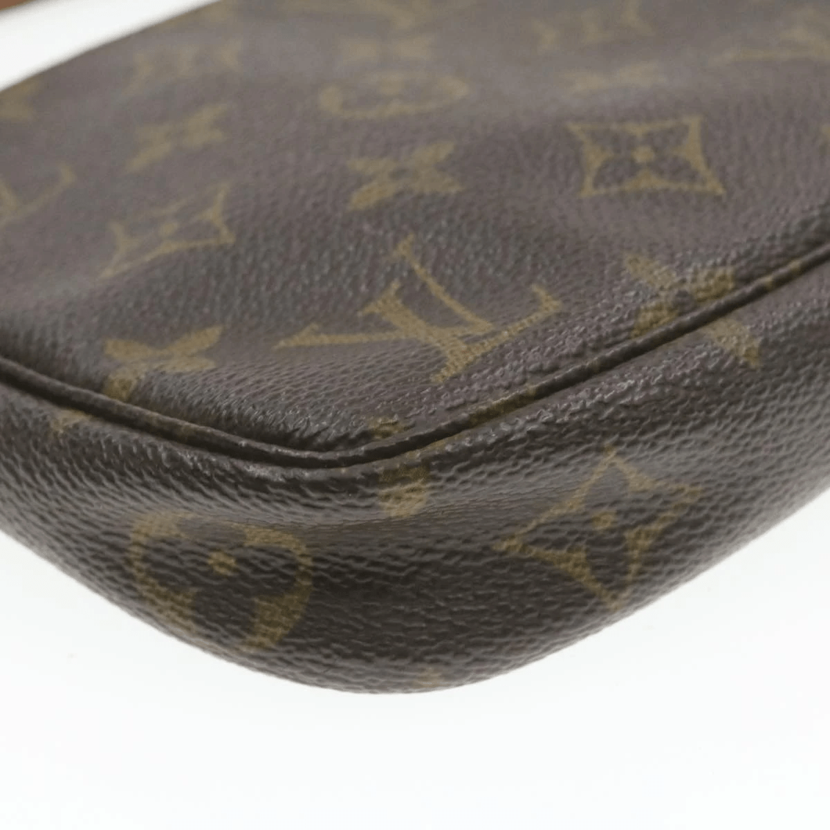 Louis Vuitton Louis Vuitton Monogram Pochette Accessoires Pochette AR0081