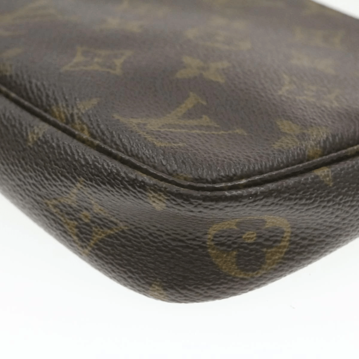 Louis Vuitton Louis Vuitton Monogram Pochette Accessoires Pochette AR0081