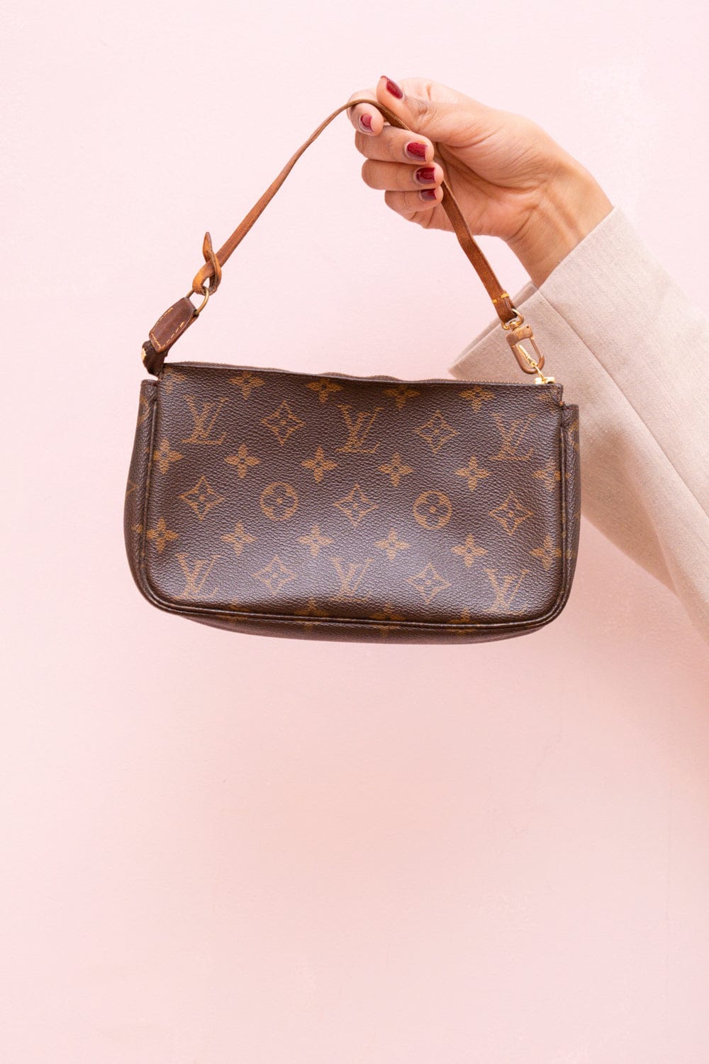 Louis Vuitton Louis Vuitton Monogram Pochette - AWL2126