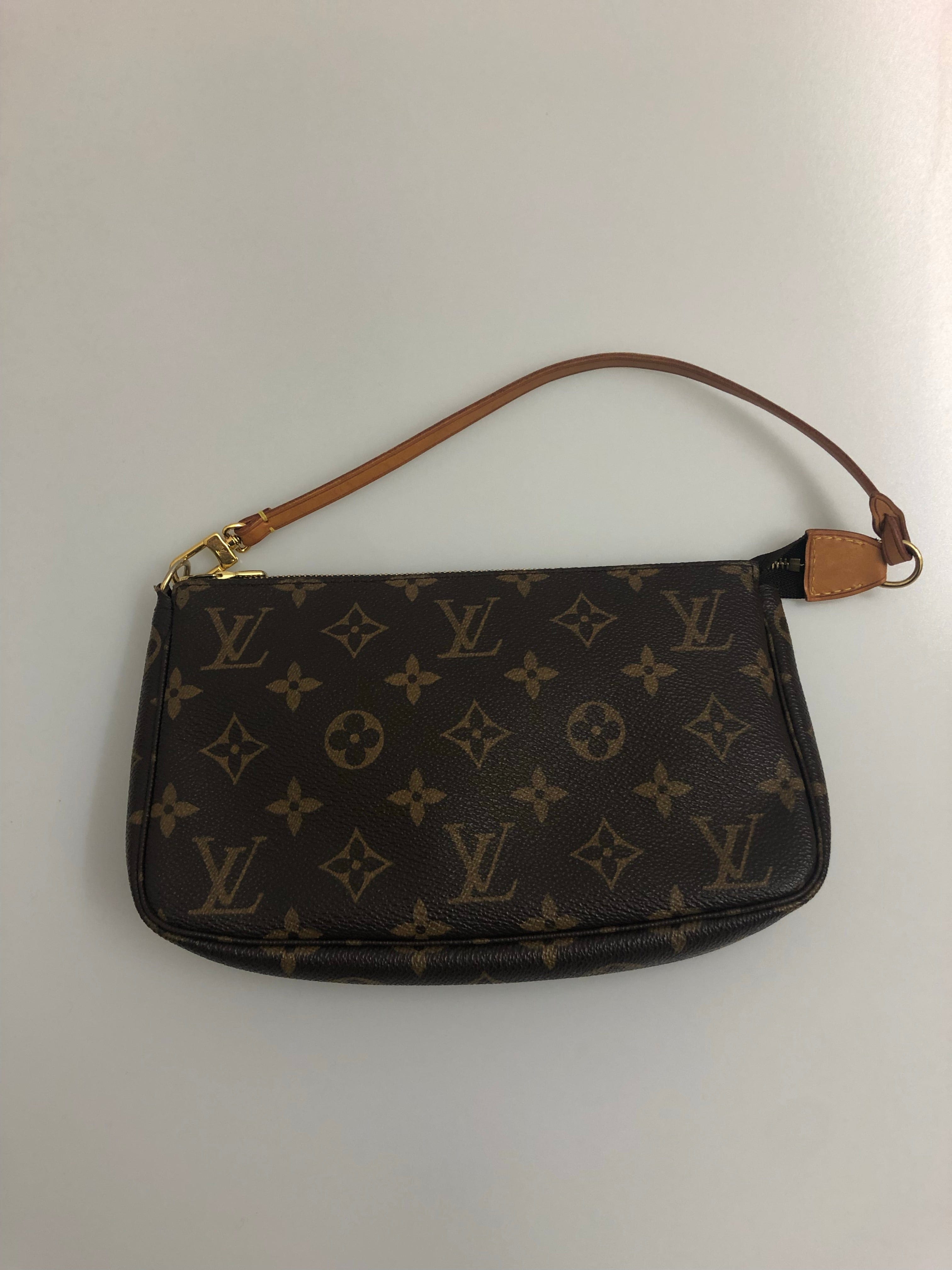 Louis Vuitton Louis Vuitton Monogram Pochette - AWL2129