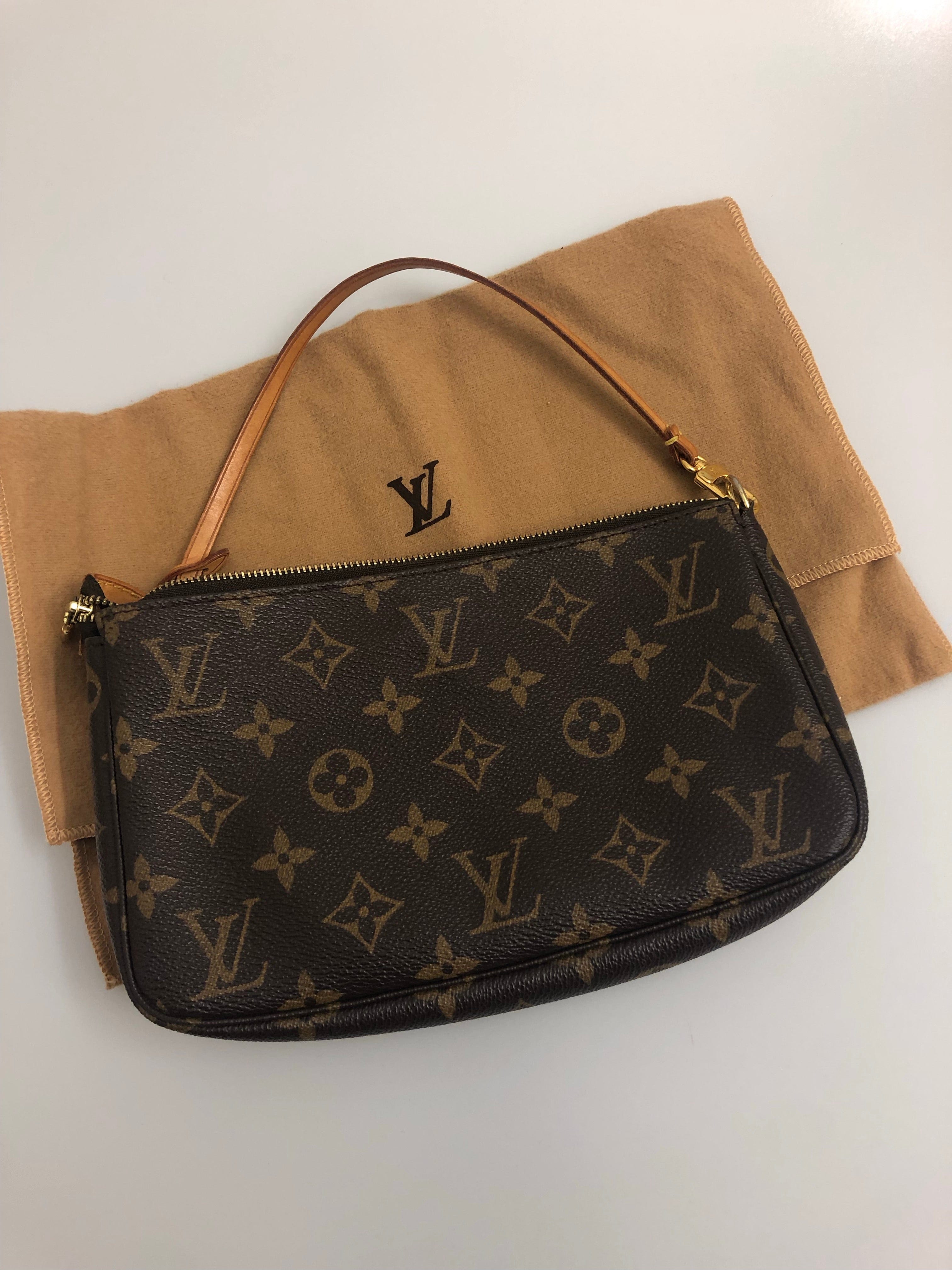 Louis Vuitton Louis Vuitton Monogram Pochette - AWL2129