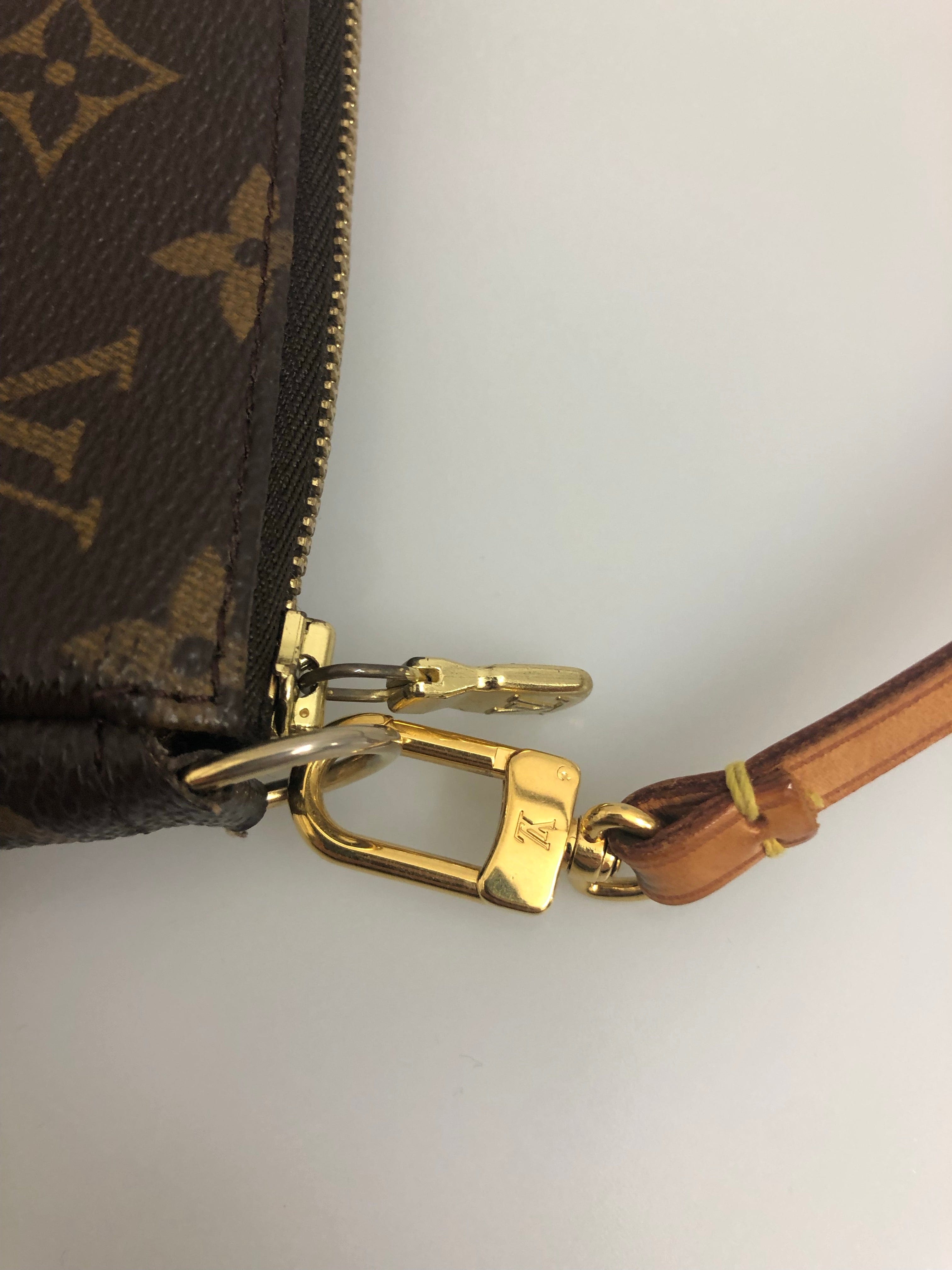 Louis Vuitton Louis Vuitton Monogram Pochette - AWL2129