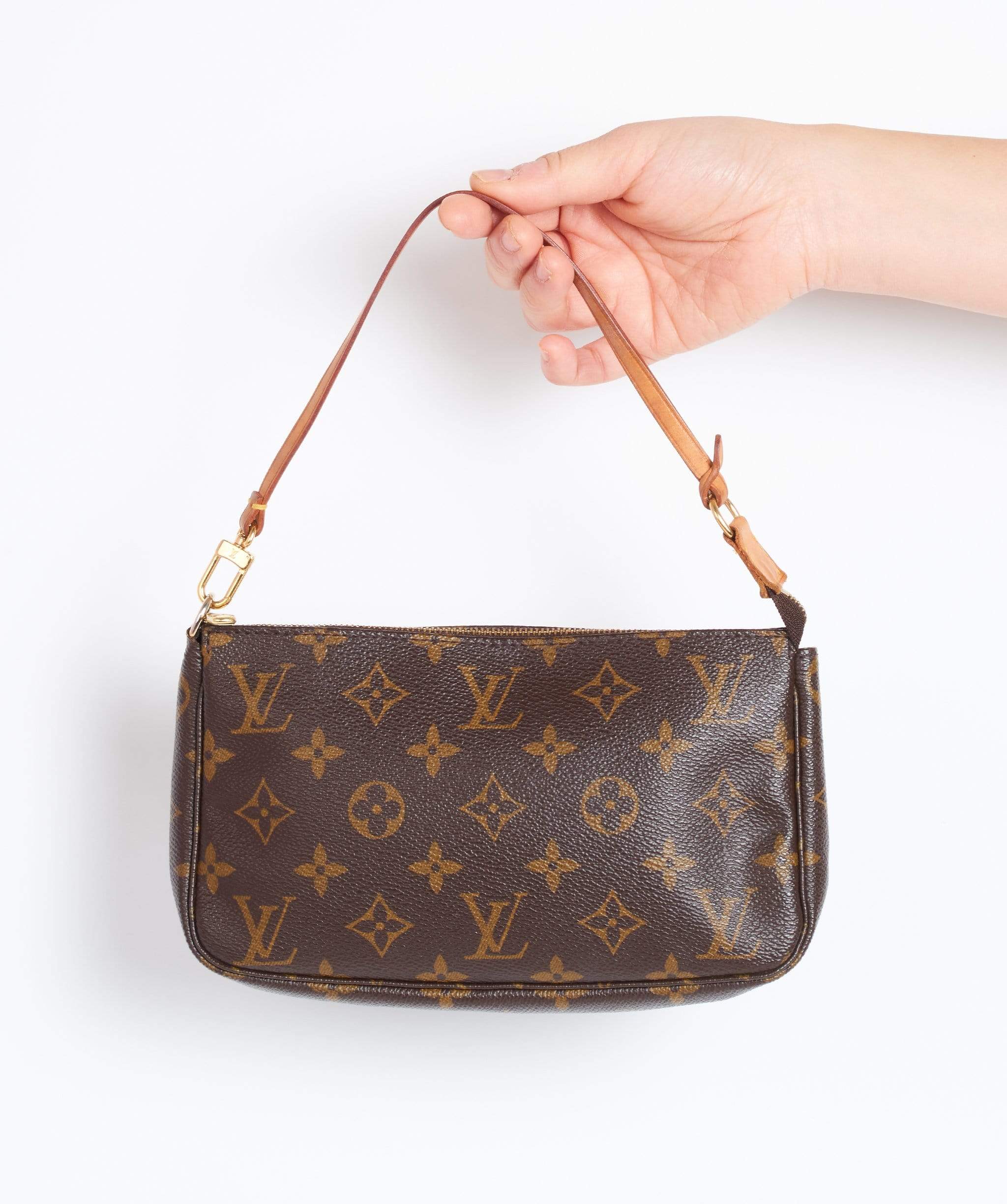 Louis Vuitton LOUIS VUITTON MONOGRAM POCHETTE CA0065