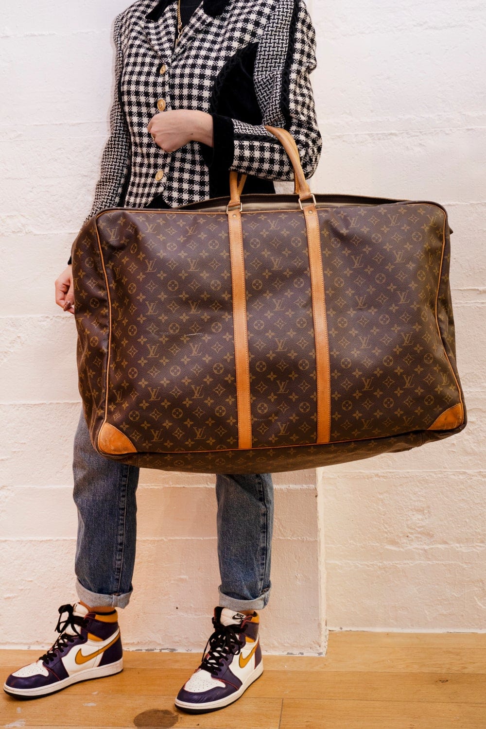 Louis Vuitton Louis Vuitton Monogram Sirius 70 - AGL1572