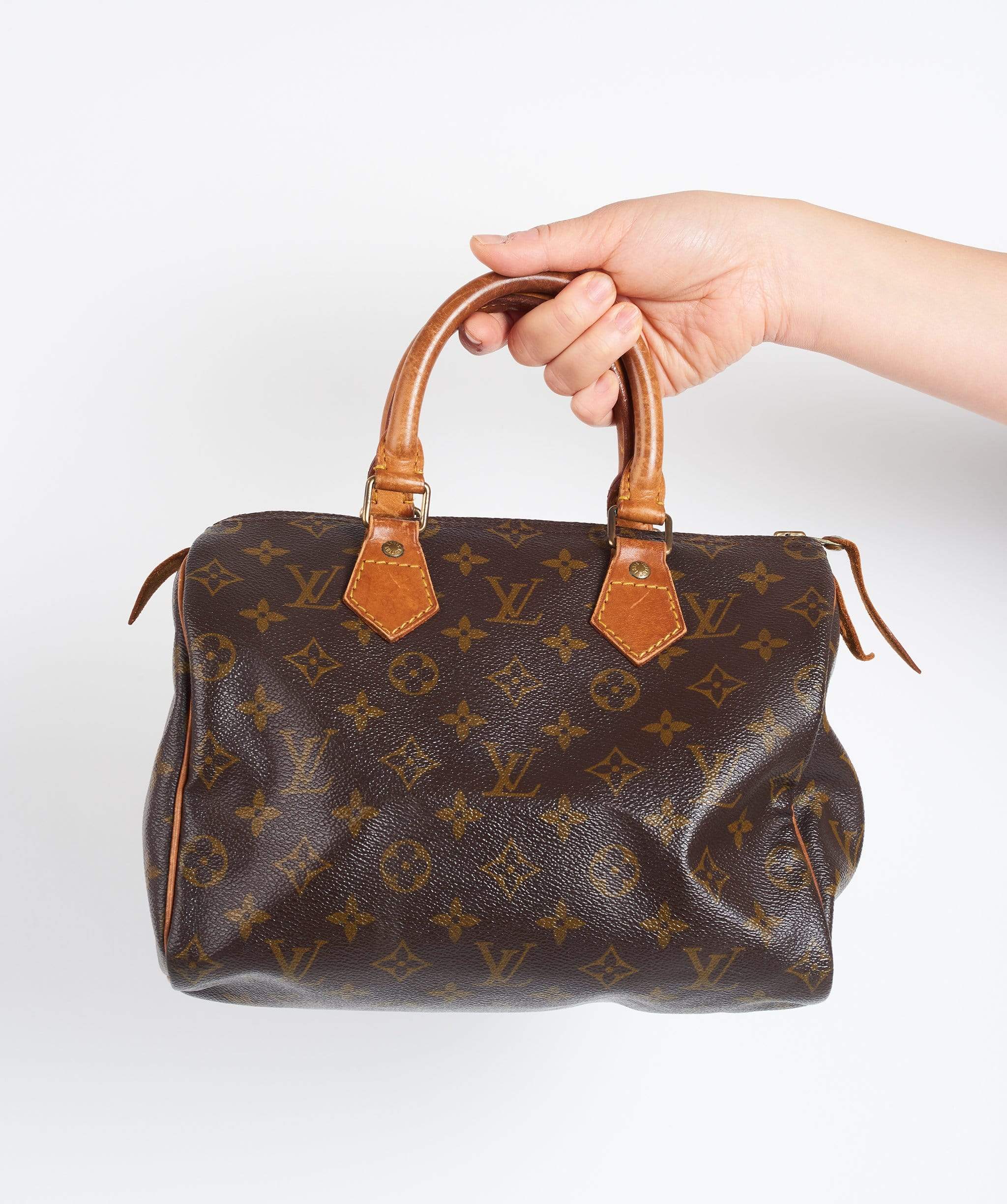 Louis Vuitton LOUIS VUITTON Monogram Speedy 25 Hand Bag  LV VI0932