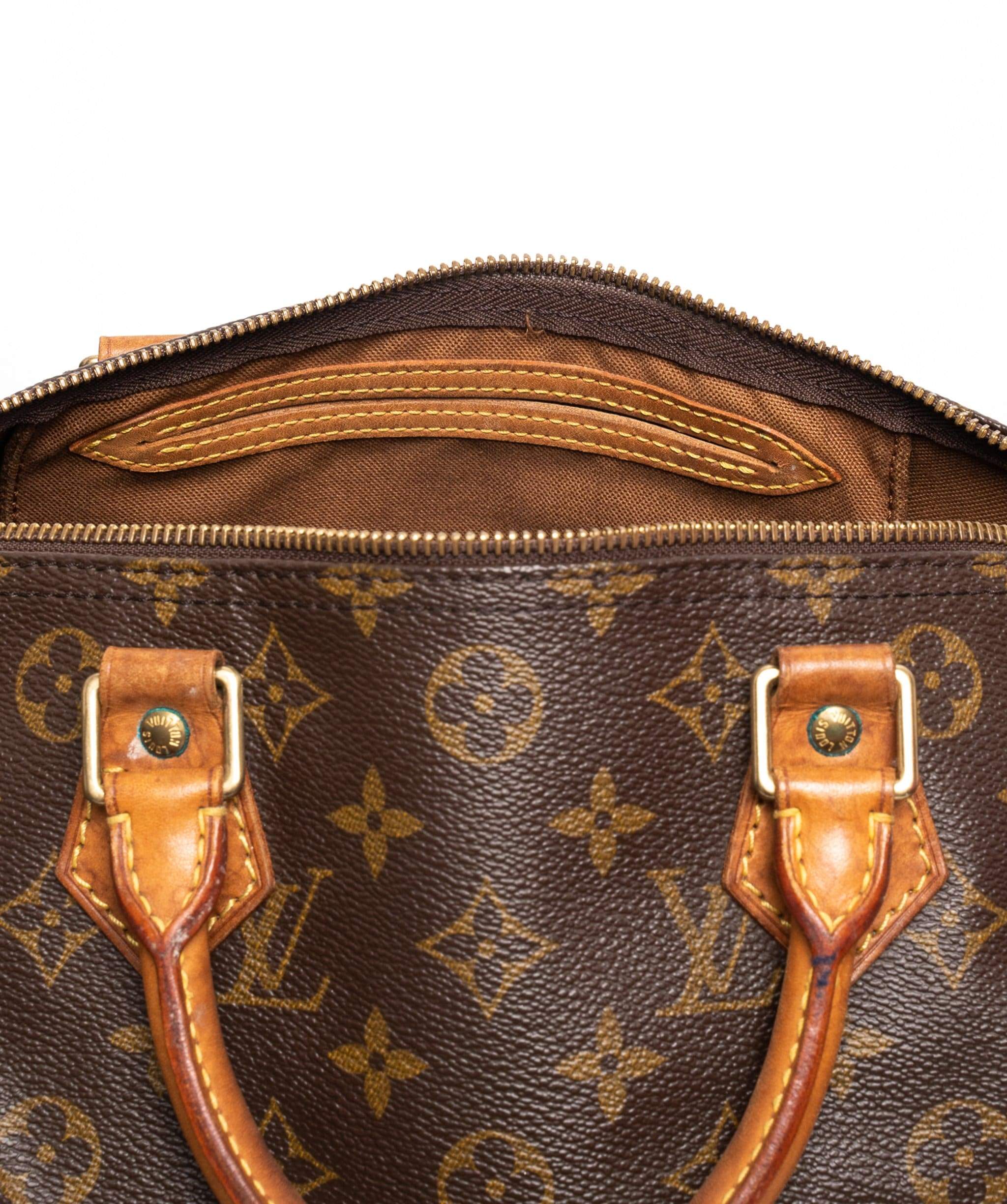 Louis Vuitton LOUIS VUITTON Monogram Speedy 30 Handbag - AWL1642