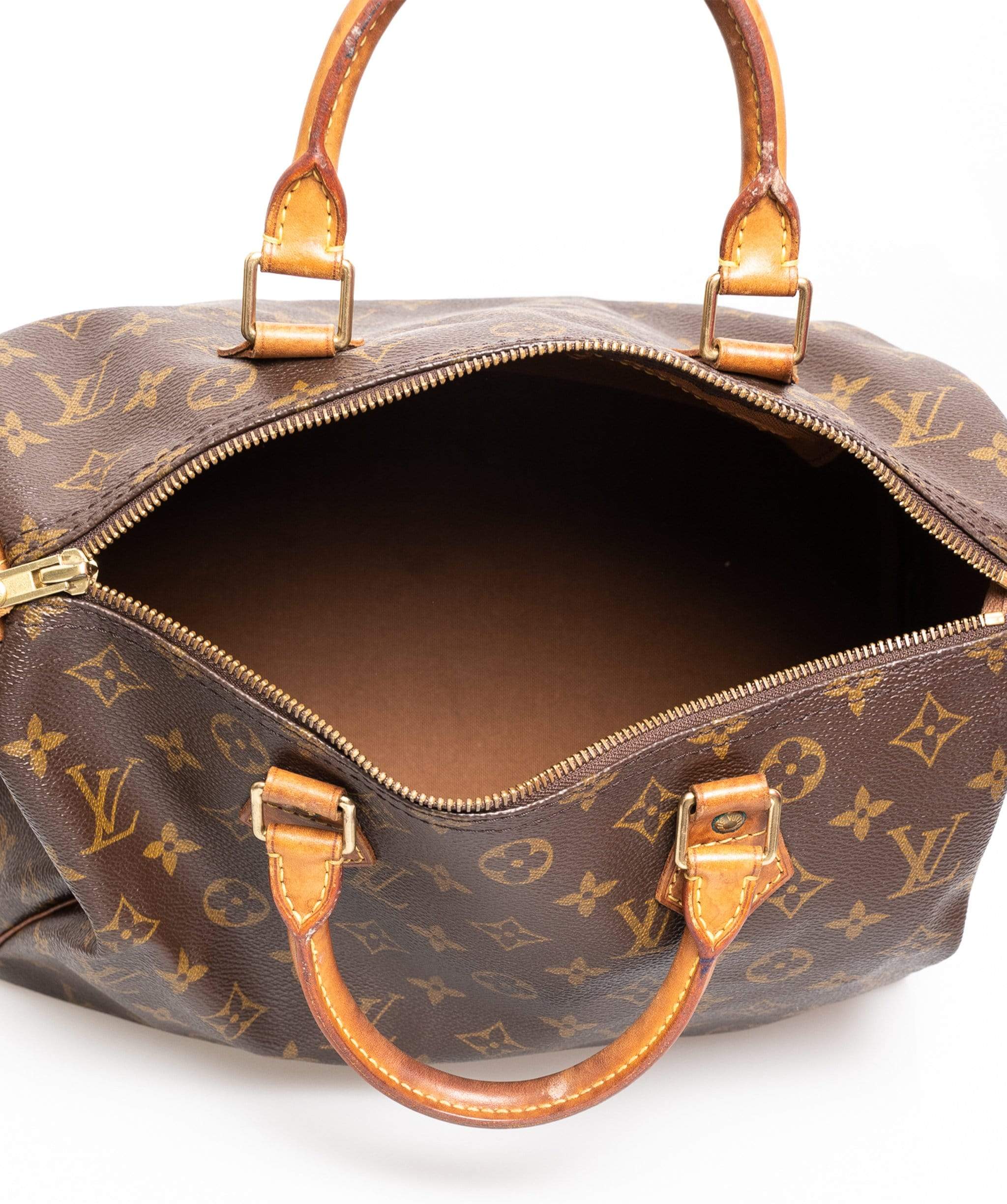 Louis Vuitton LOUIS VUITTON Monogram Speedy 30 Handbag - AWL1642